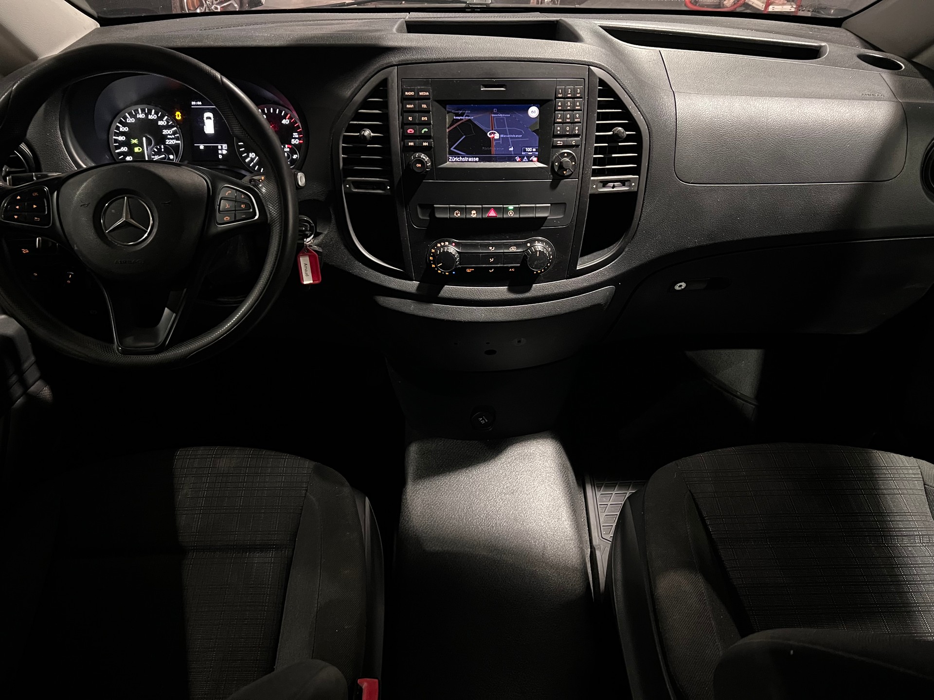 MERCEDES-BENZ Vito 119 BlueTEC Mixto L 4Matic 7G-Tronic Euro 6-image-9