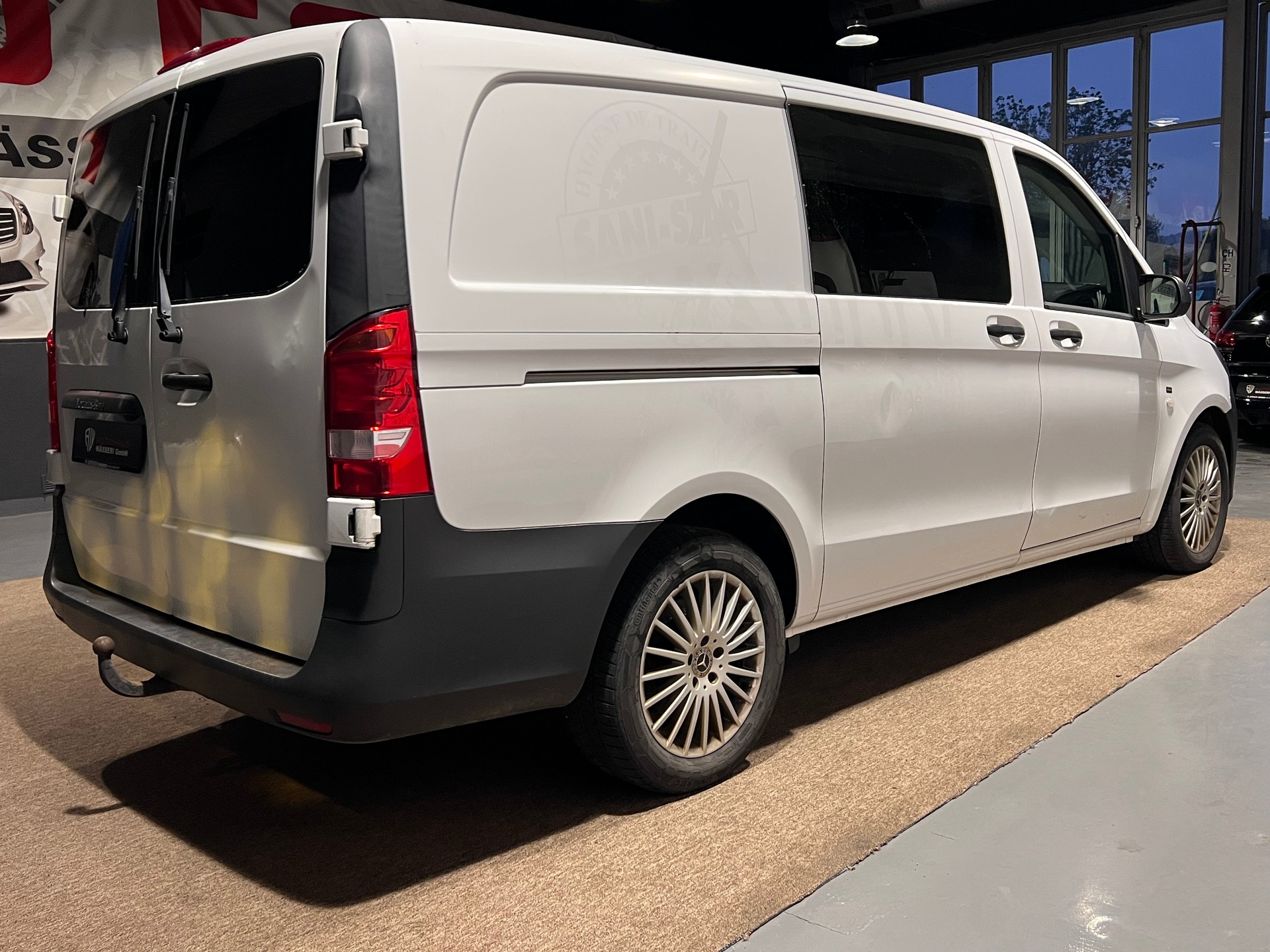 MERCEDES-BENZ Vito 119 BlueTEC Mixto L 4Matic 7G-Tronic Euro 6-image-2