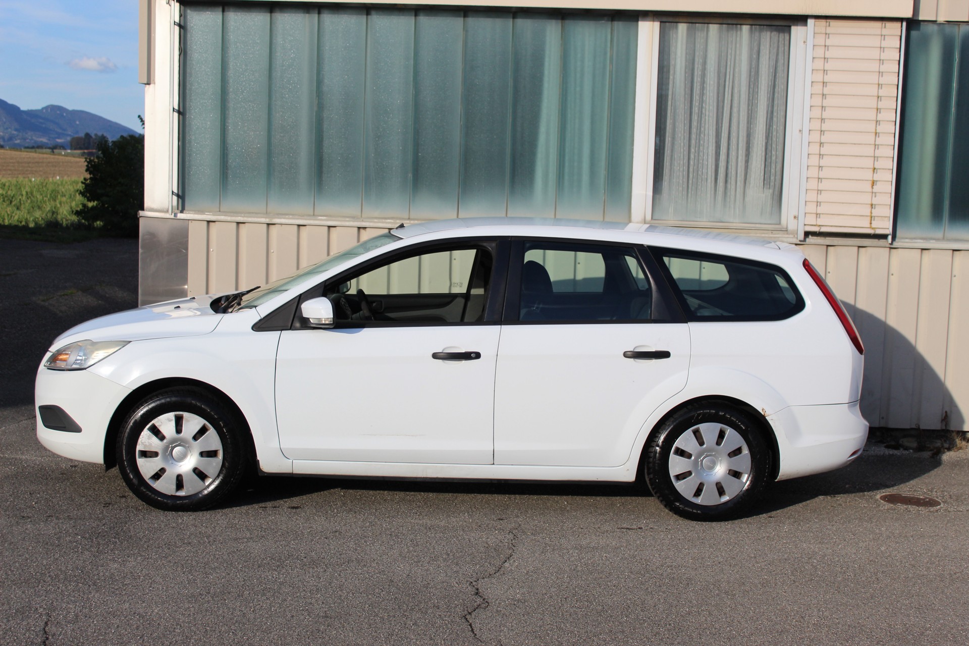 FORD Focus 1.6i Ambiente-image-5