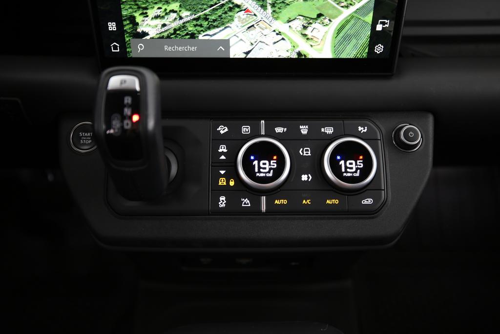 LAND ROVER Defender 110 2.0 P400e X-Dynamic HSE-image-8