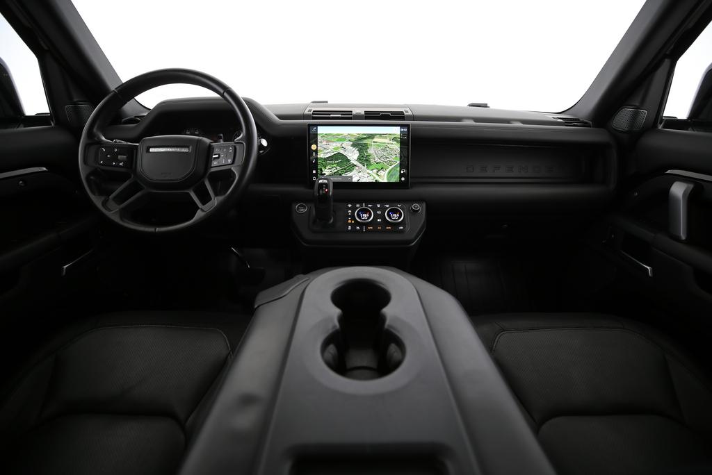 LAND ROVER Defender 110 2.0 P400e X-Dynamic HSE-image-9