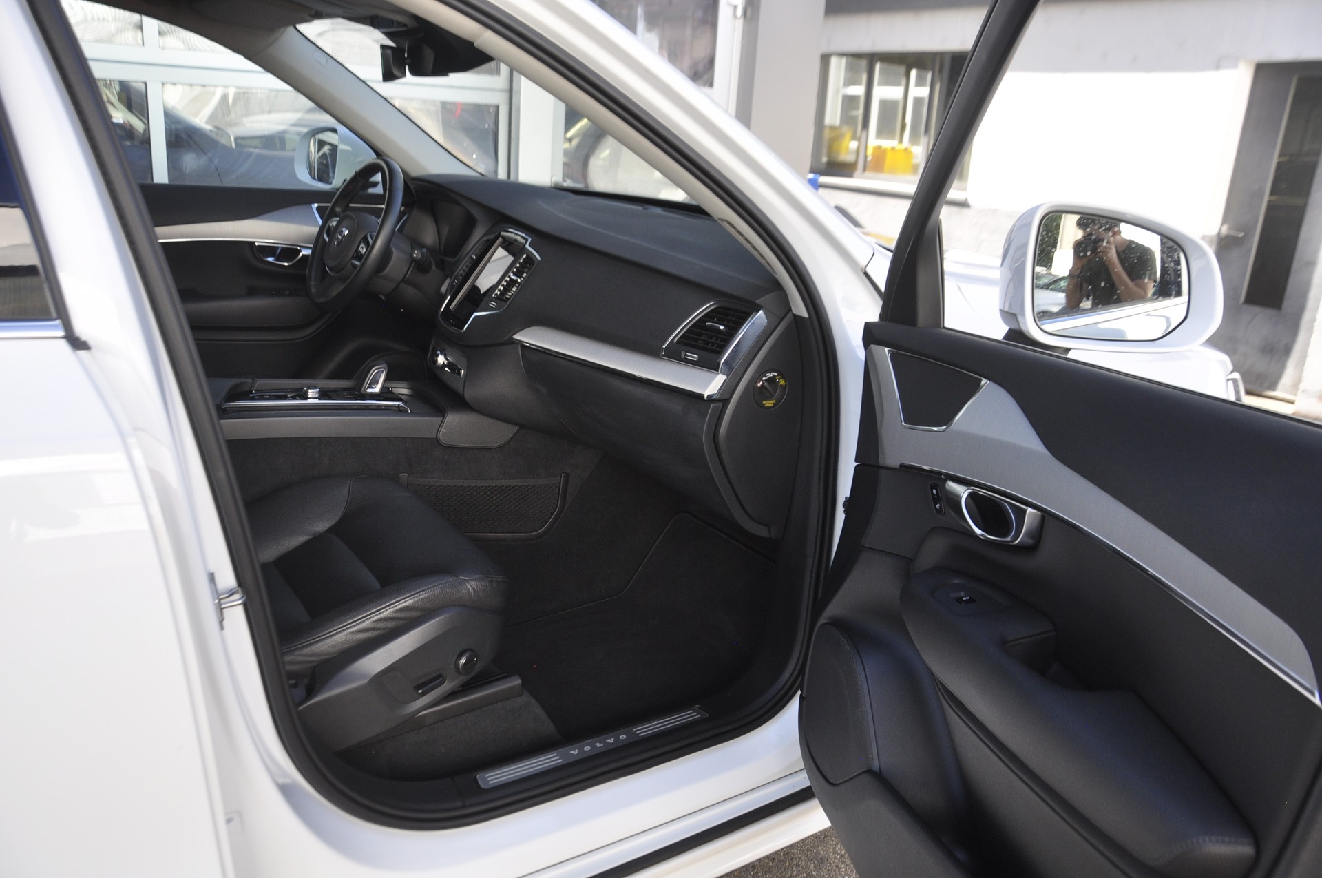 VOLVO XC90 B5 Diesel Mild Hybrid AWD Momentum Geartronic-image-6