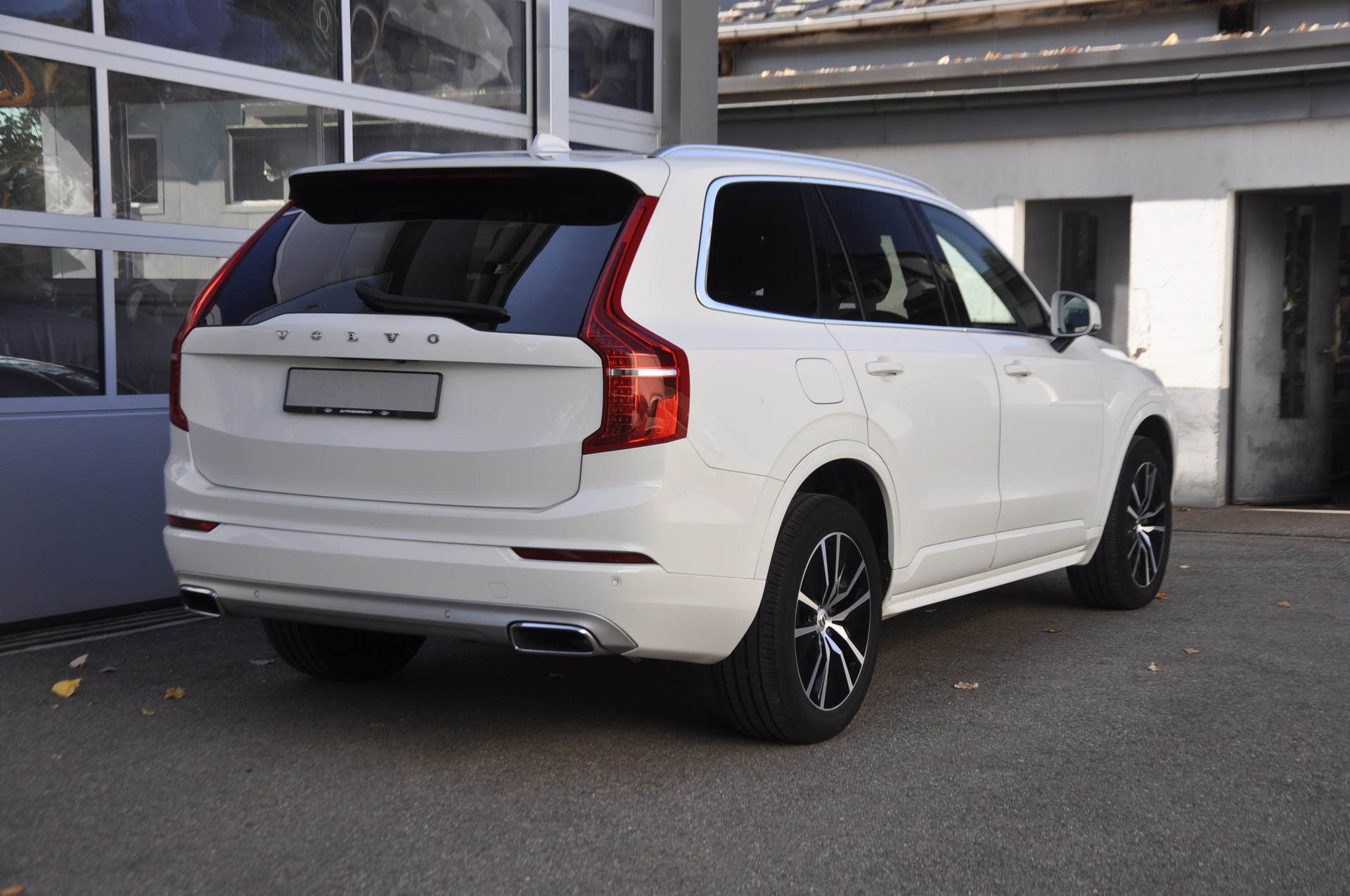 VOLVO XC90 B5 Diesel Mild Hybrid AWD Momentum Geartronic-image-2
