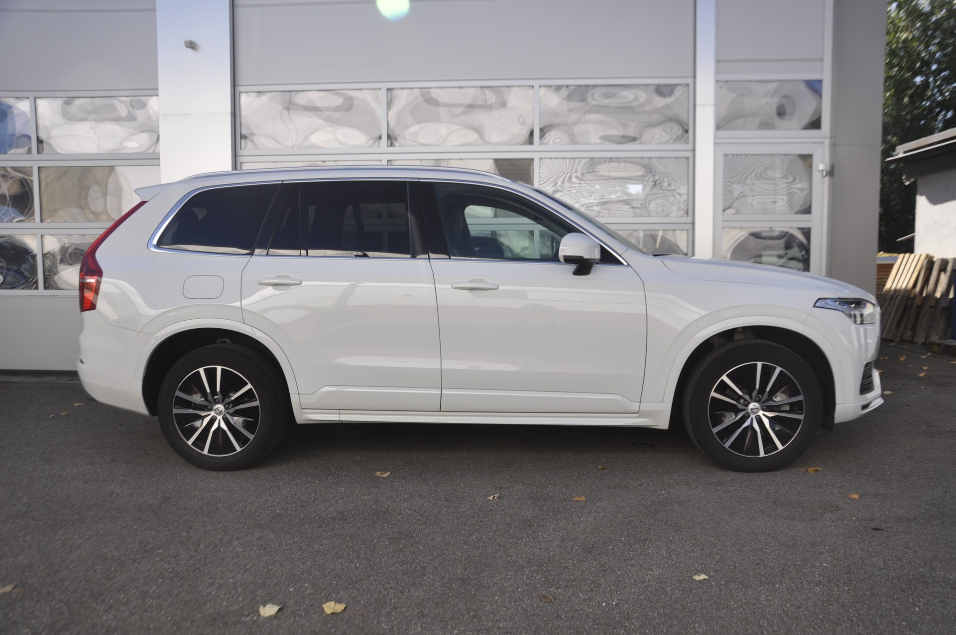 VOLVO XC90 B5 Diesel Mild Hybrid AWD Momentum Geartronic-image-1
