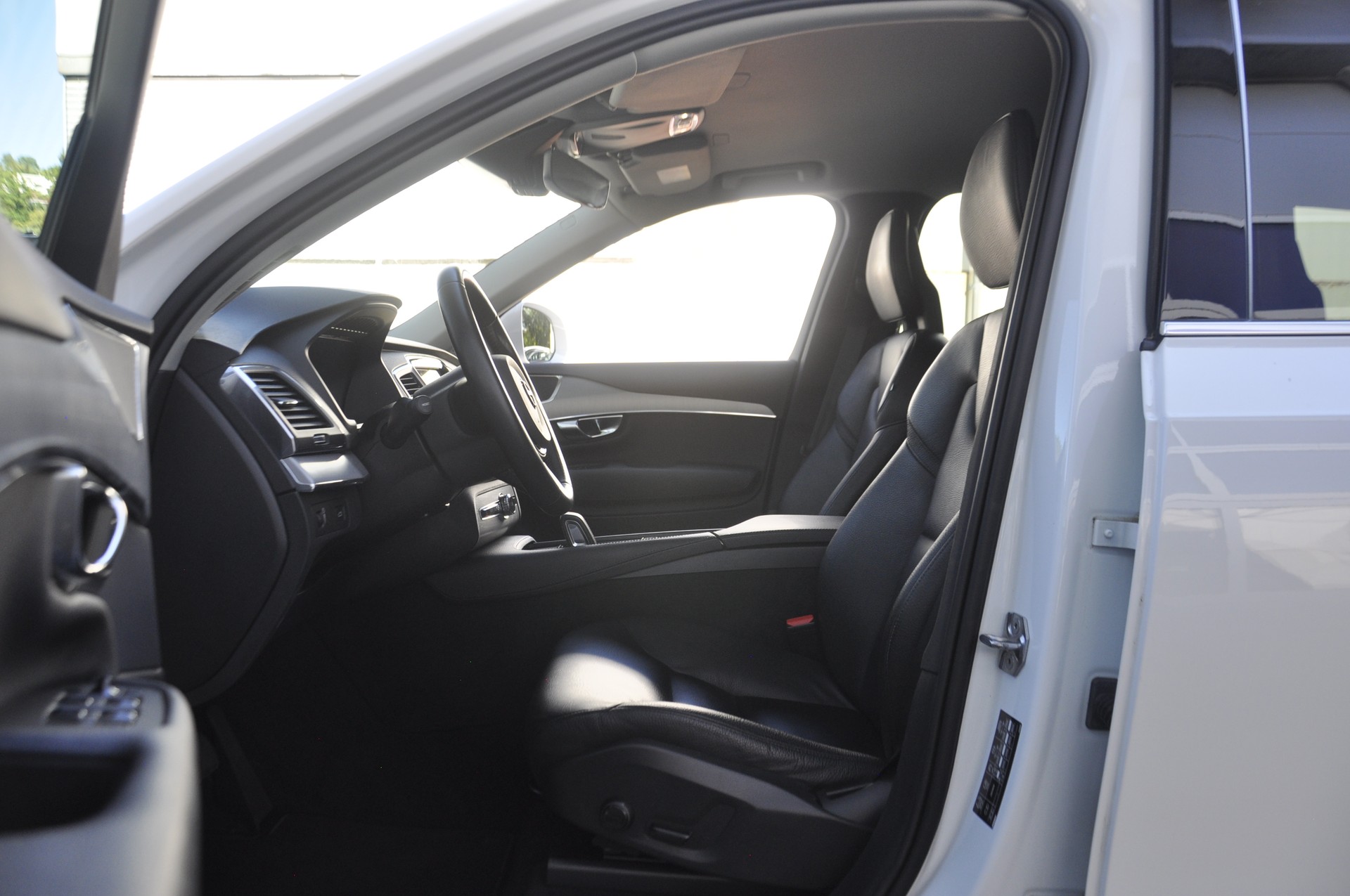 VOLVO XC90 B5 Diesel Mild Hybrid AWD Momentum Geartronic-image-4