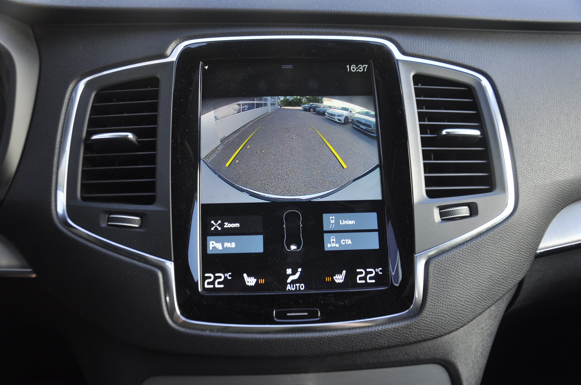 VOLVO XC90 B5 Diesel Mild Hybrid AWD Momentum Geartronic-image-11