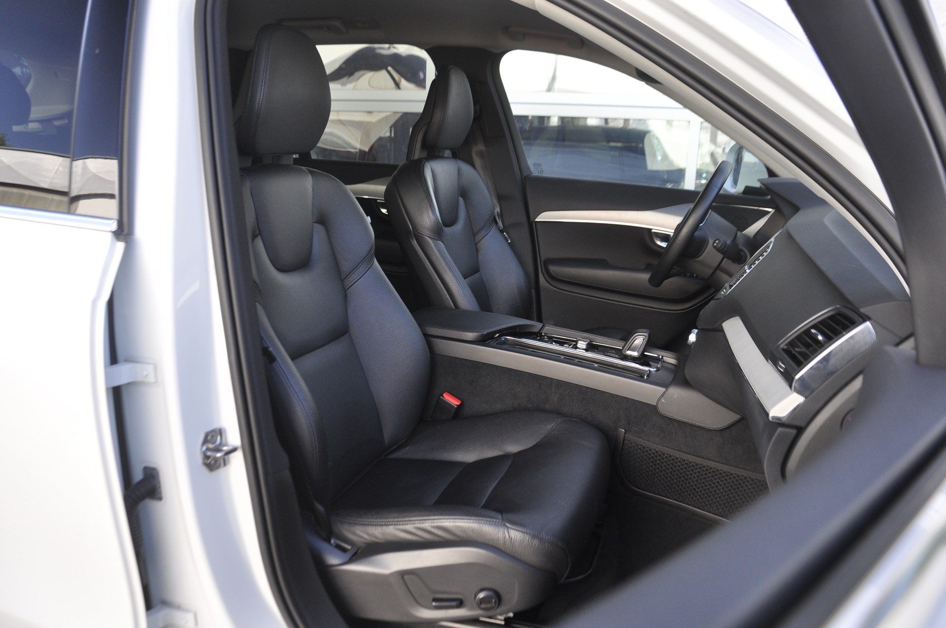 VOLVO XC90 B5 Diesel Mild Hybrid AWD Momentum Geartronic-image-7