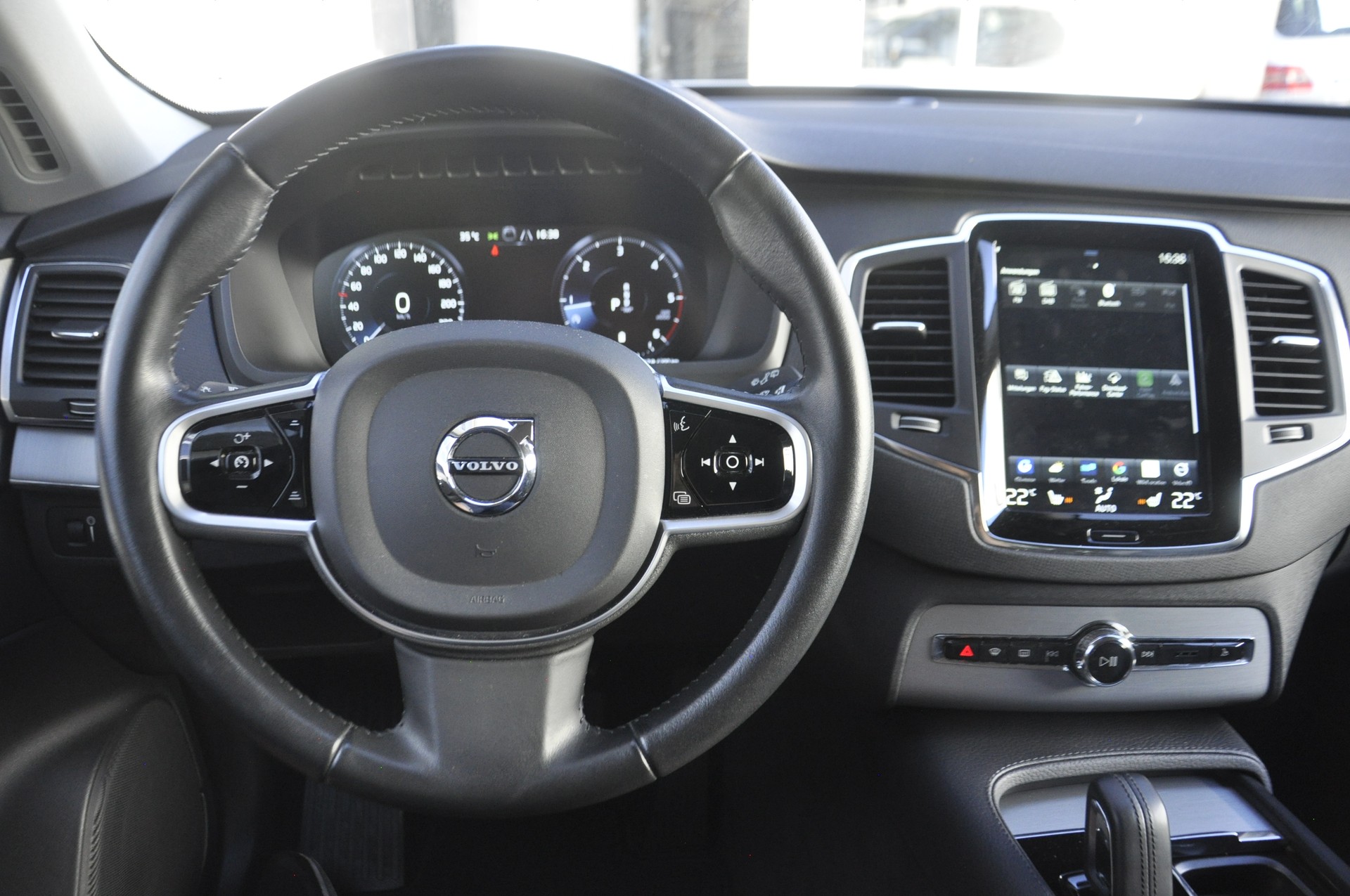 VOLVO XC90 B5 Diesel Mild Hybrid AWD Momentum Geartronic-image-10