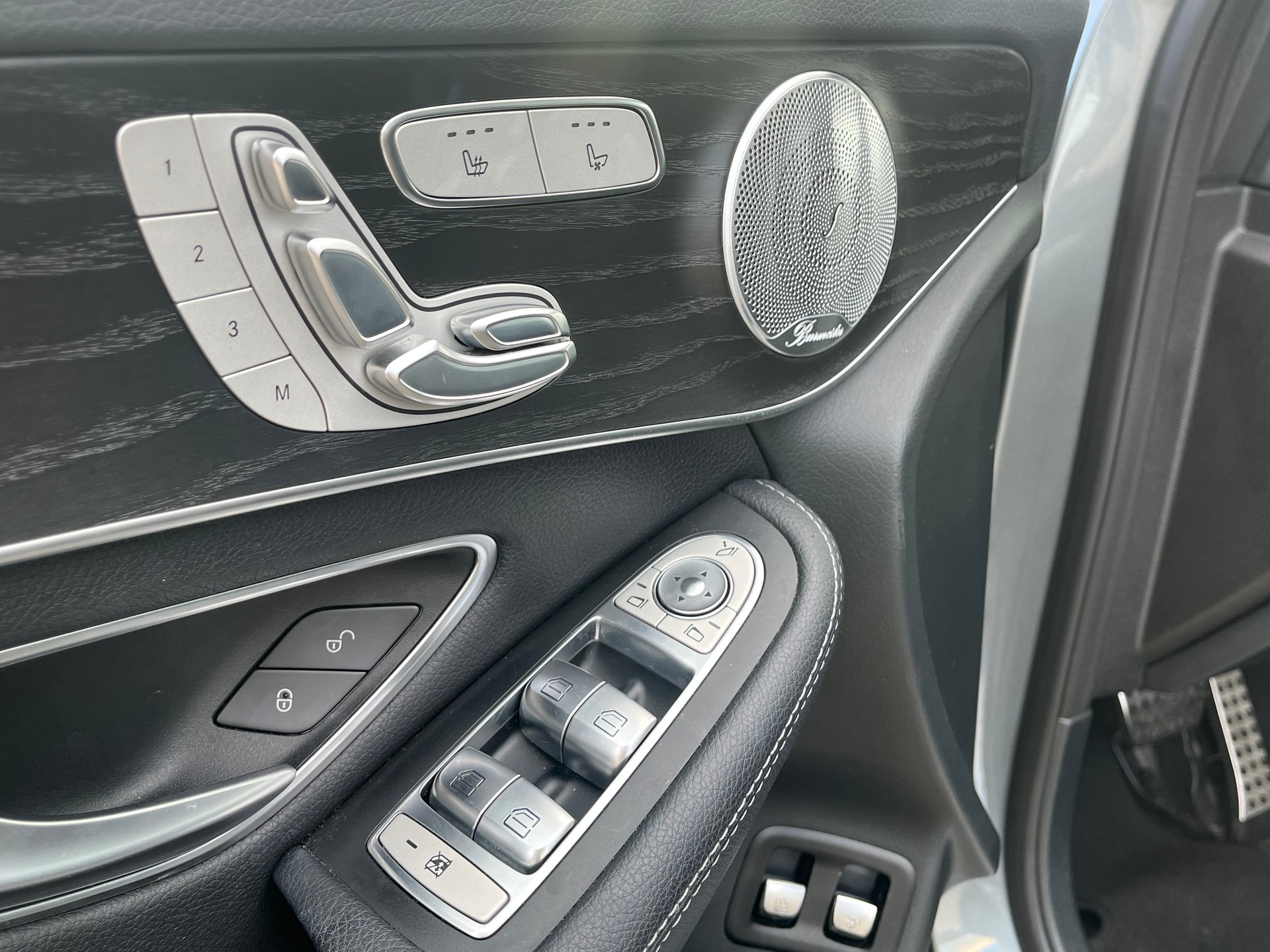 MERCEDES-BENZ GLC 300 4Matic AMG Line 9G-Tronic-image-15