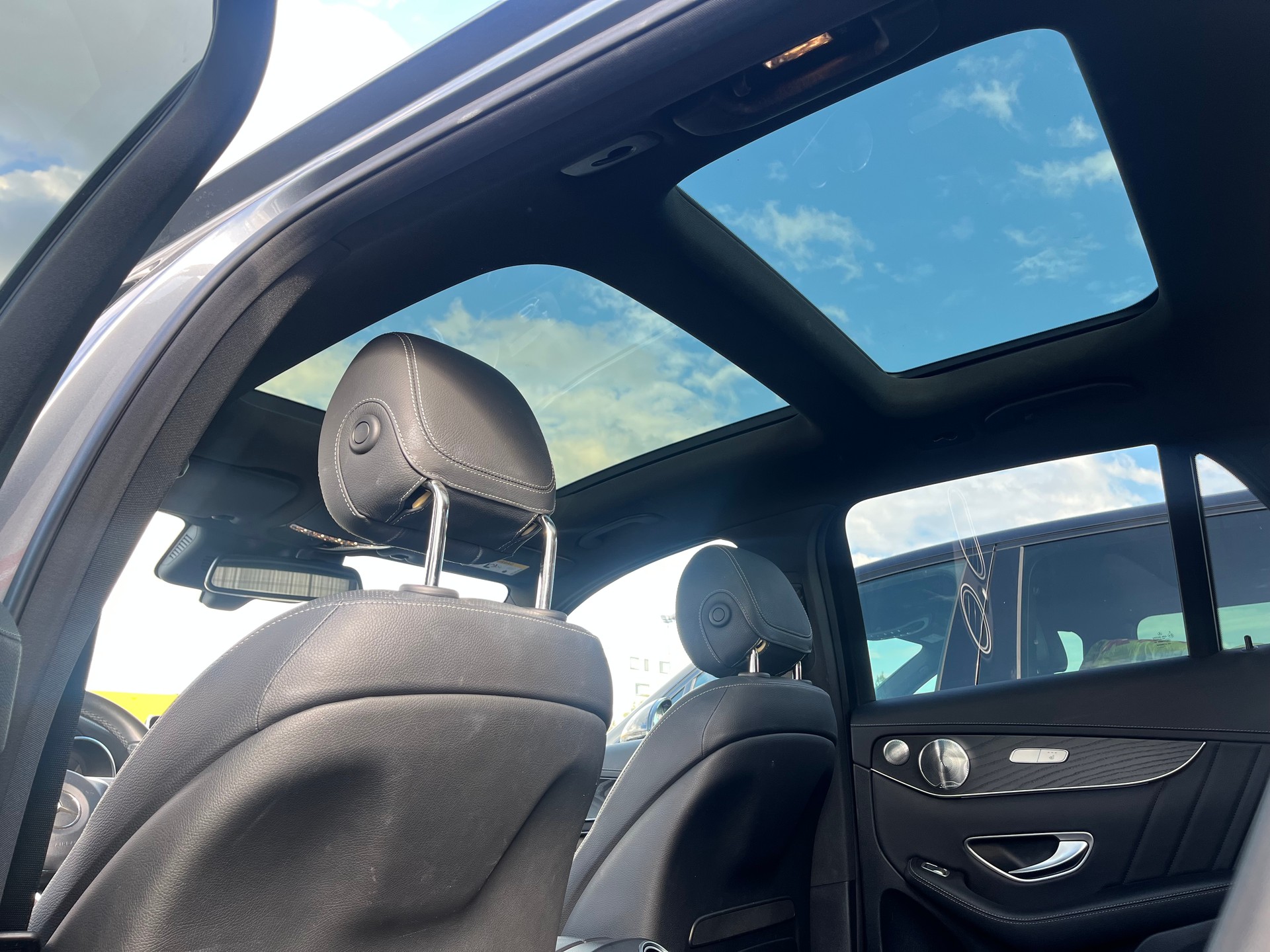 MERCEDES-BENZ GLC 300 4Matic AMG Line 9G-Tronic-image-15