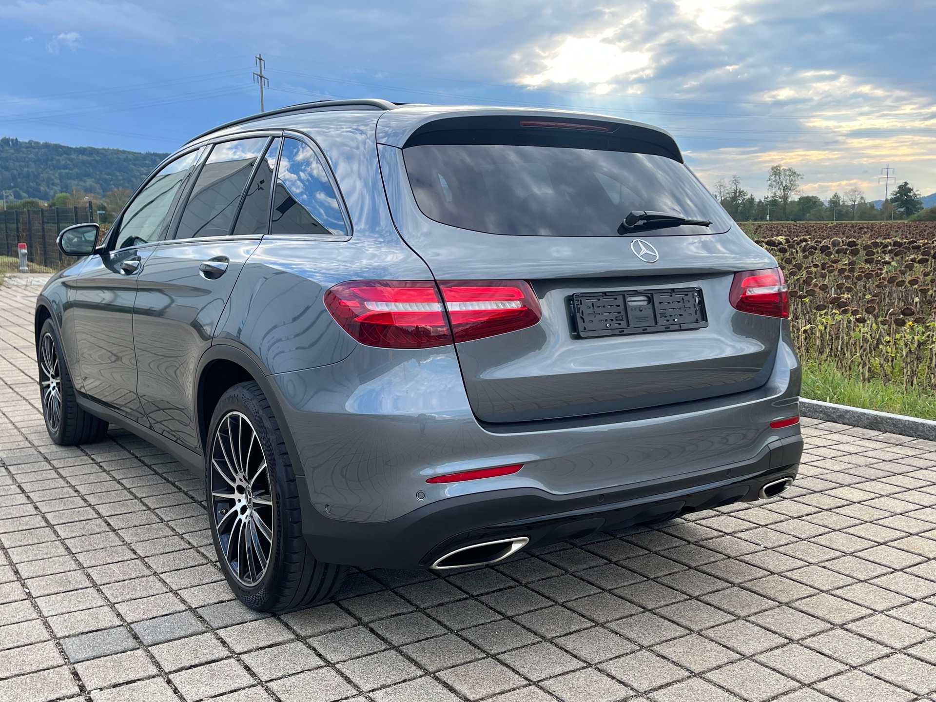 MERCEDES-BENZ GLC 300 4Matic AMG Line 9G-Tronic-image-5
