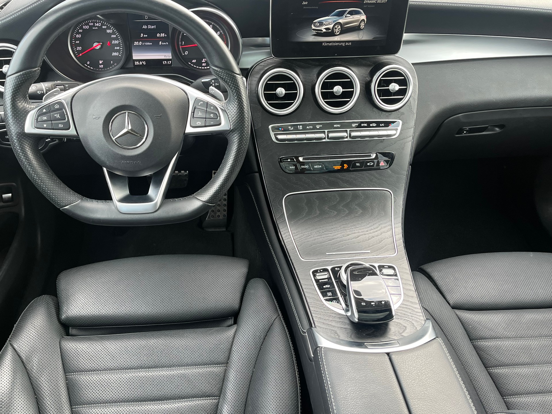 MERCEDES-BENZ GLC 300 4Matic AMG Line 9G-Tronic-image-10