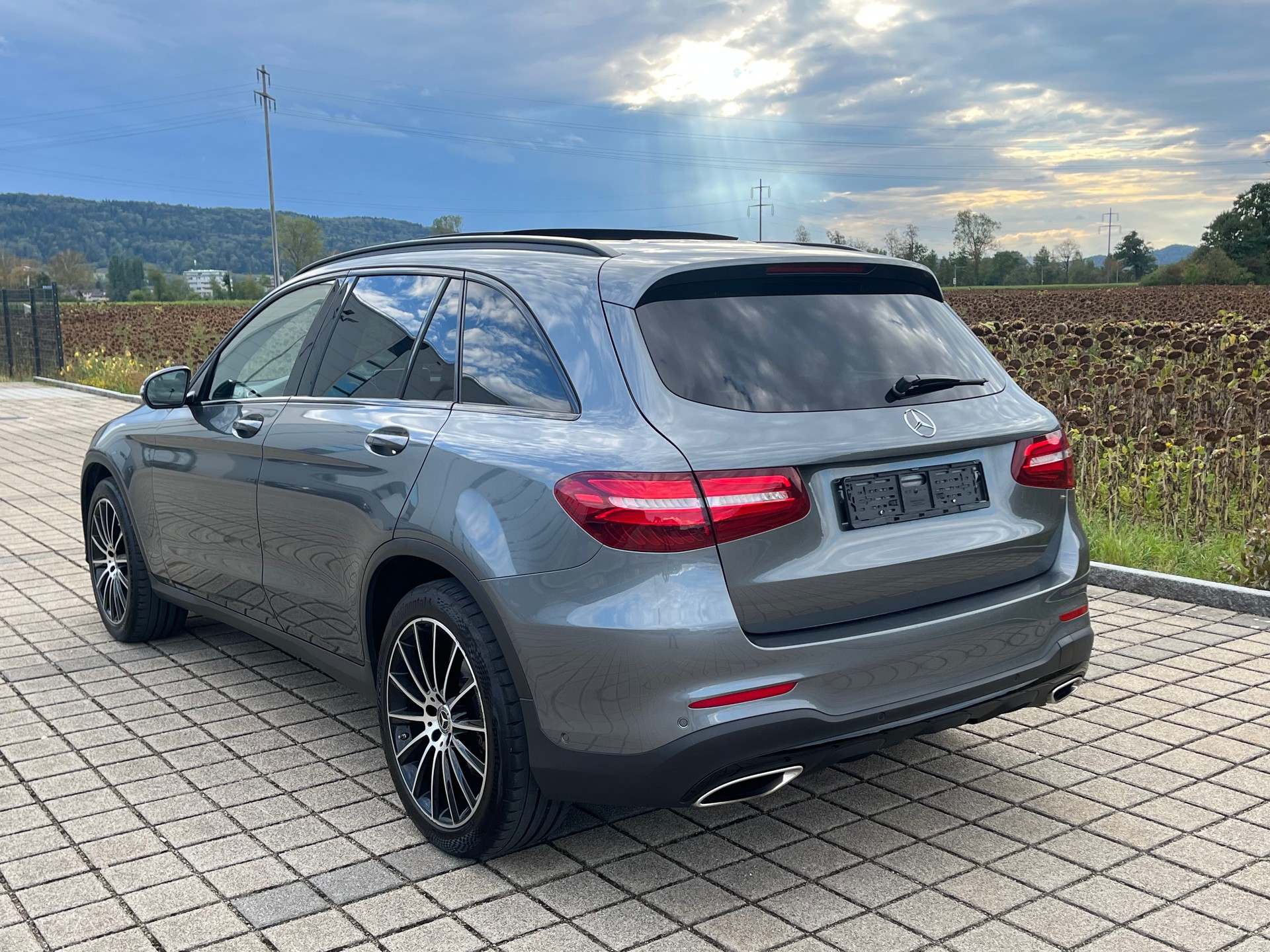 MERCEDES-BENZ GLC 300 4Matic AMG Line 9G-Tronic-image-4