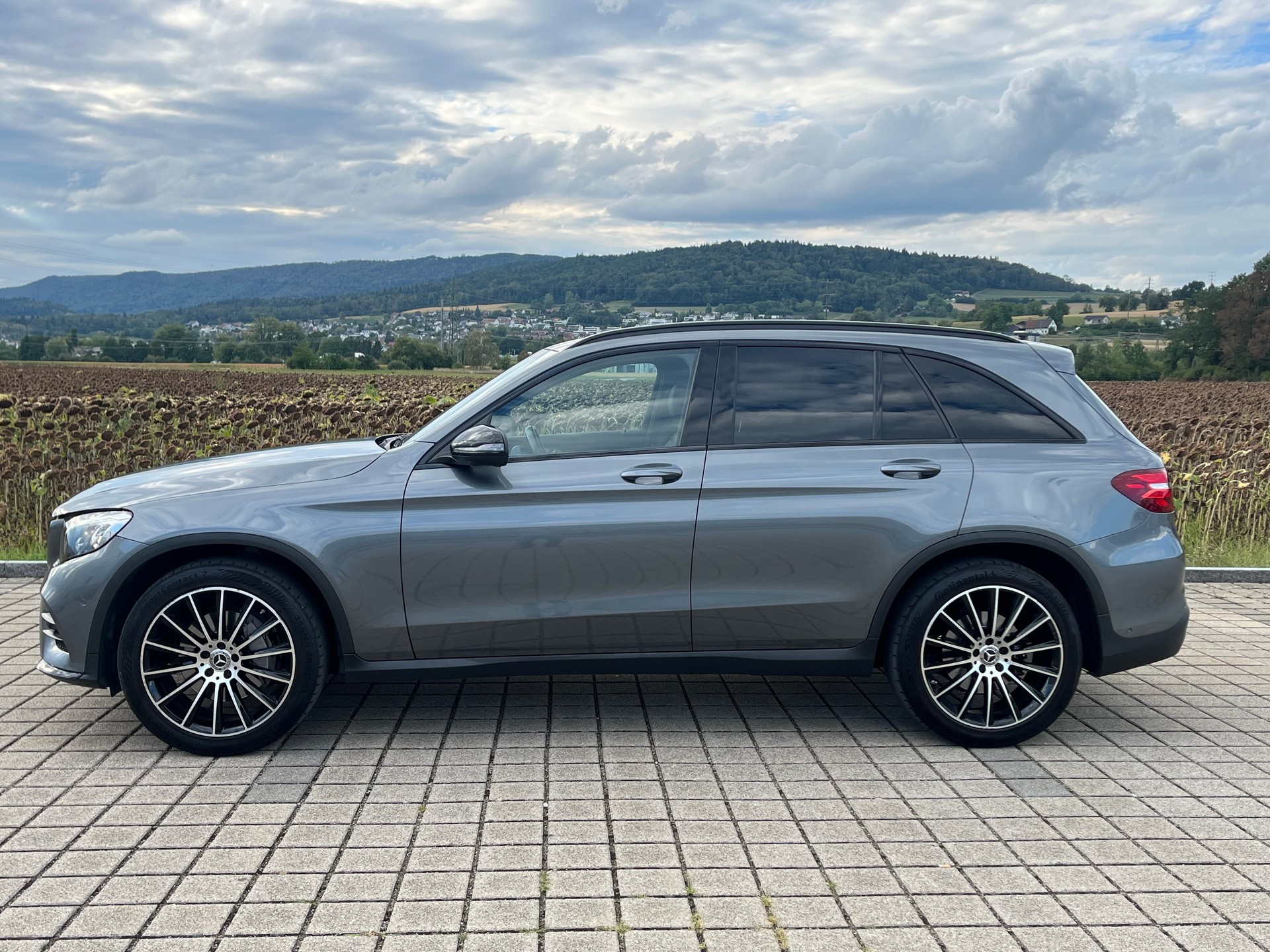 MERCEDES-BENZ GLC 300 4Matic AMG Line 9G-Tronic-image-8