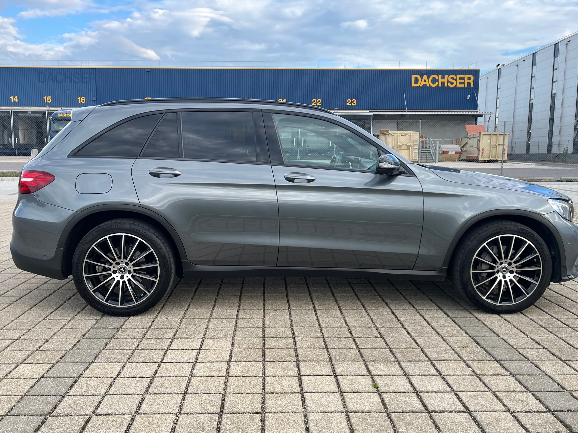MERCEDES-BENZ GLC 300 4Matic AMG Line 9G-Tronic-image-7