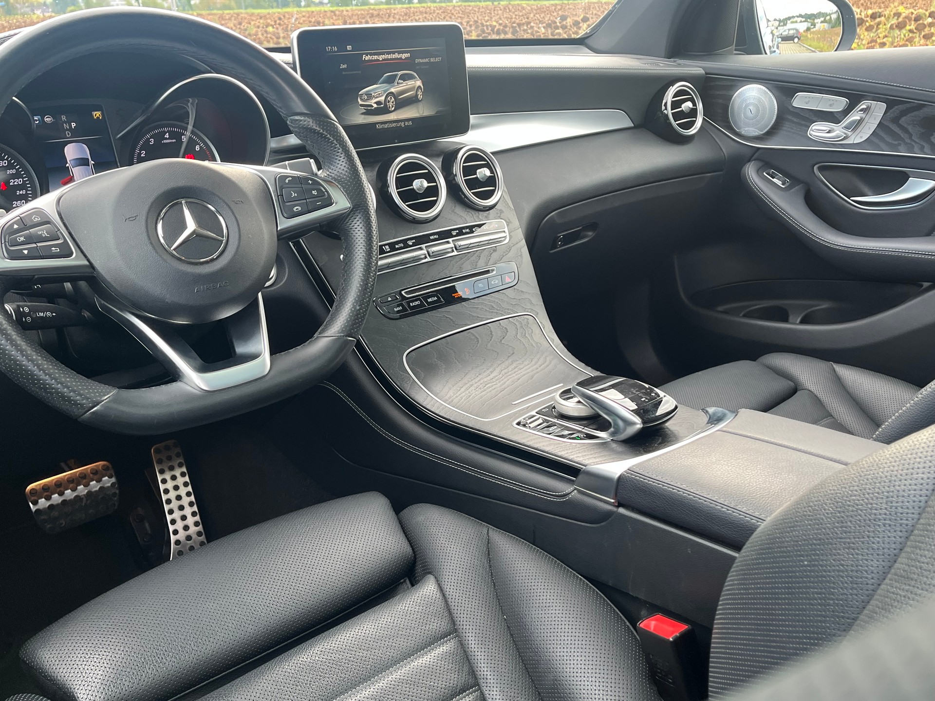 MERCEDES-BENZ GLC 300 4Matic AMG Line 9G-Tronic-image-11