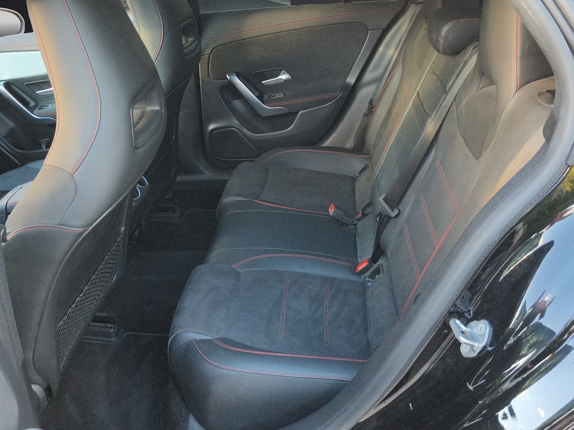 MERCEDES-BENZ CLA Shooting Brake 250 4Matic 7G-DCT AMG Line-image-8