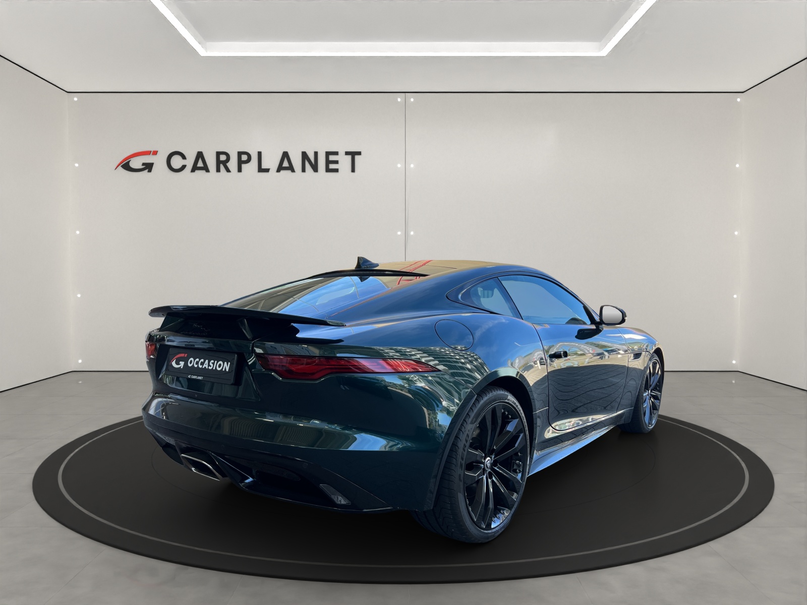JAGUAR F-Type Coupé 2.0 R-Dynamic Black 300PS-image-4