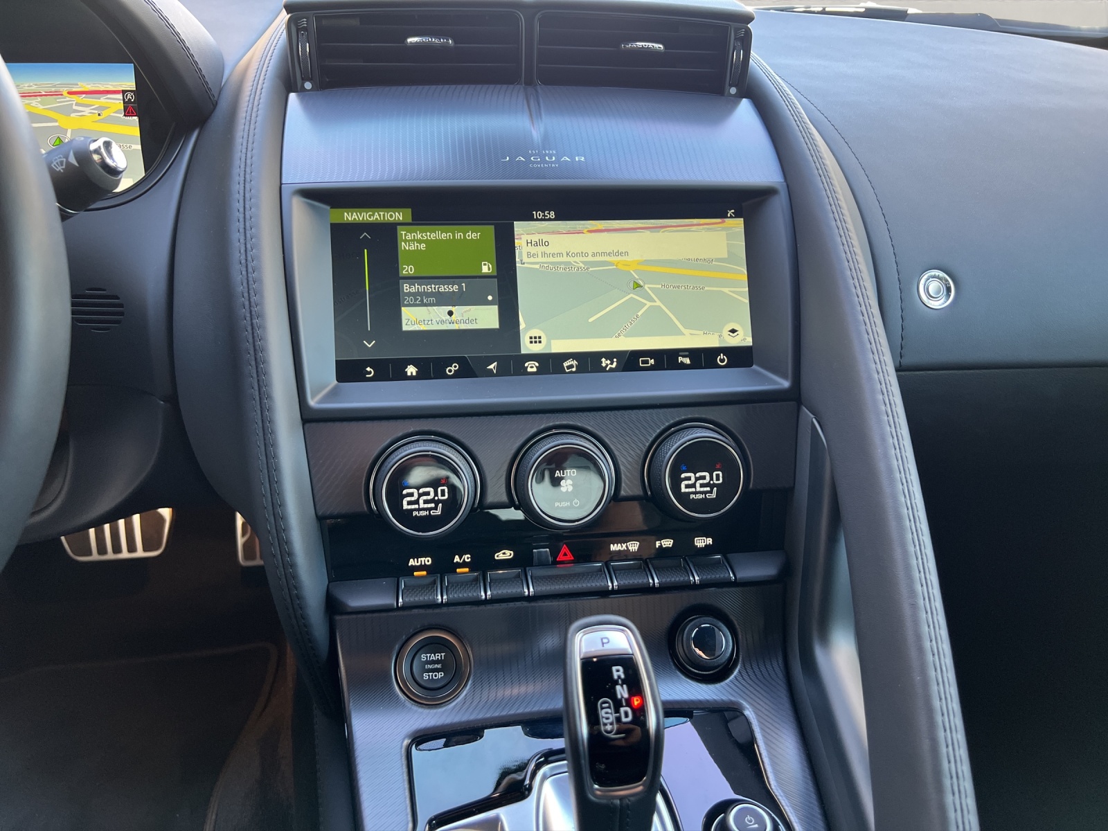 JAGUAR F-Type Coupé 2.0 R-Dynamic Black 300PS-image-15