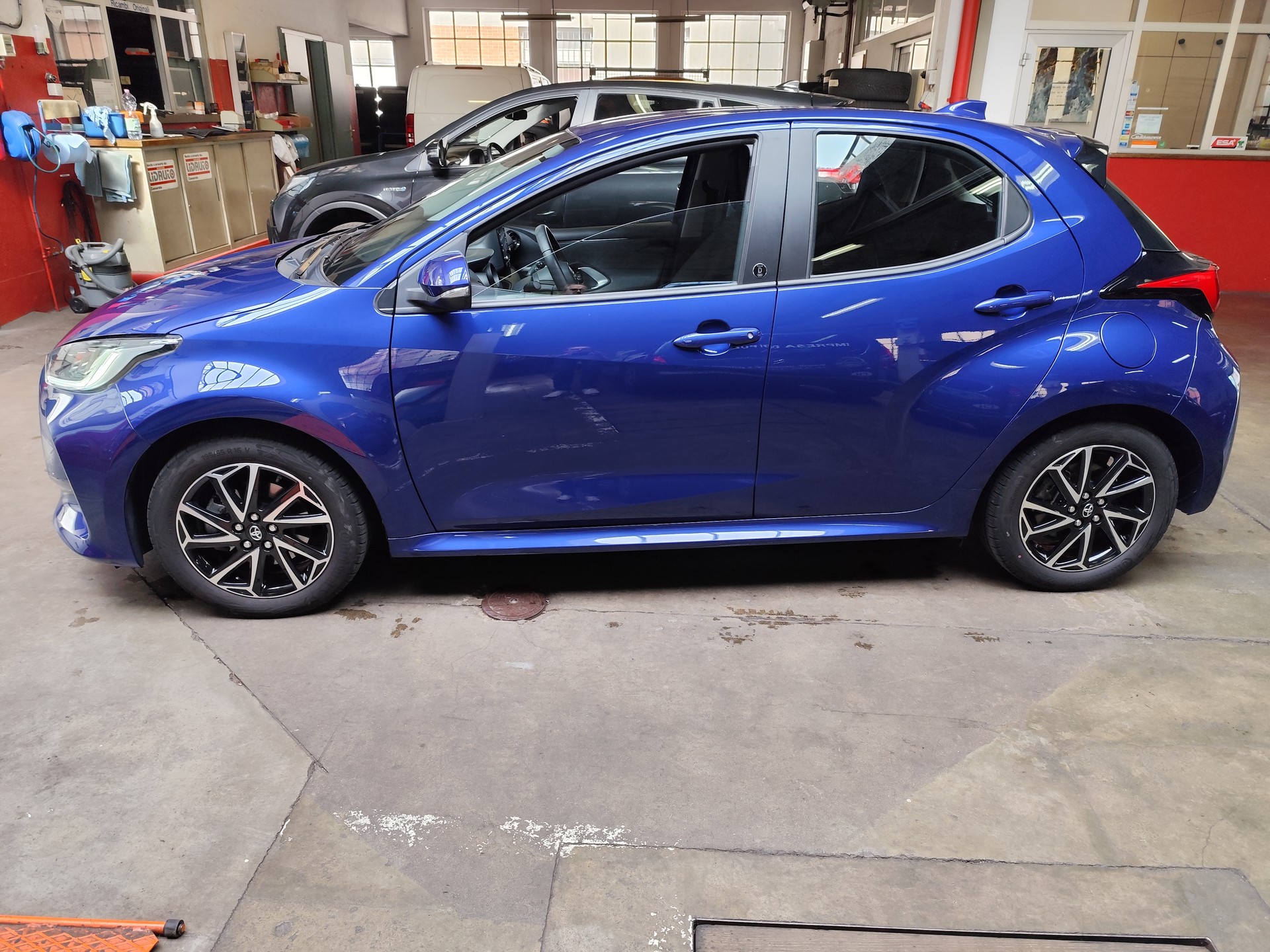 TOYOTA Yaris 1.5 Trend e-CVT-image-4
