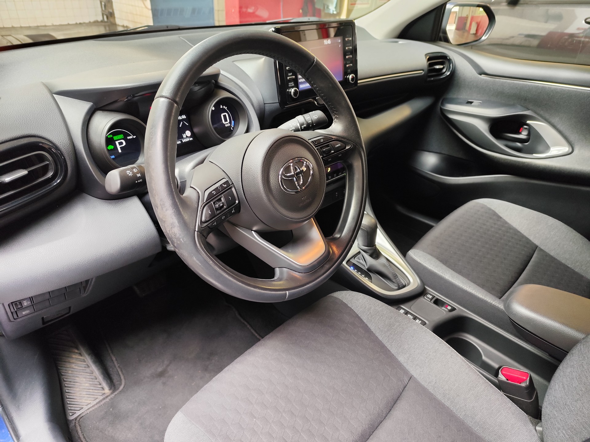 TOYOTA Yaris 1.5 Trend e-CVT-image-5