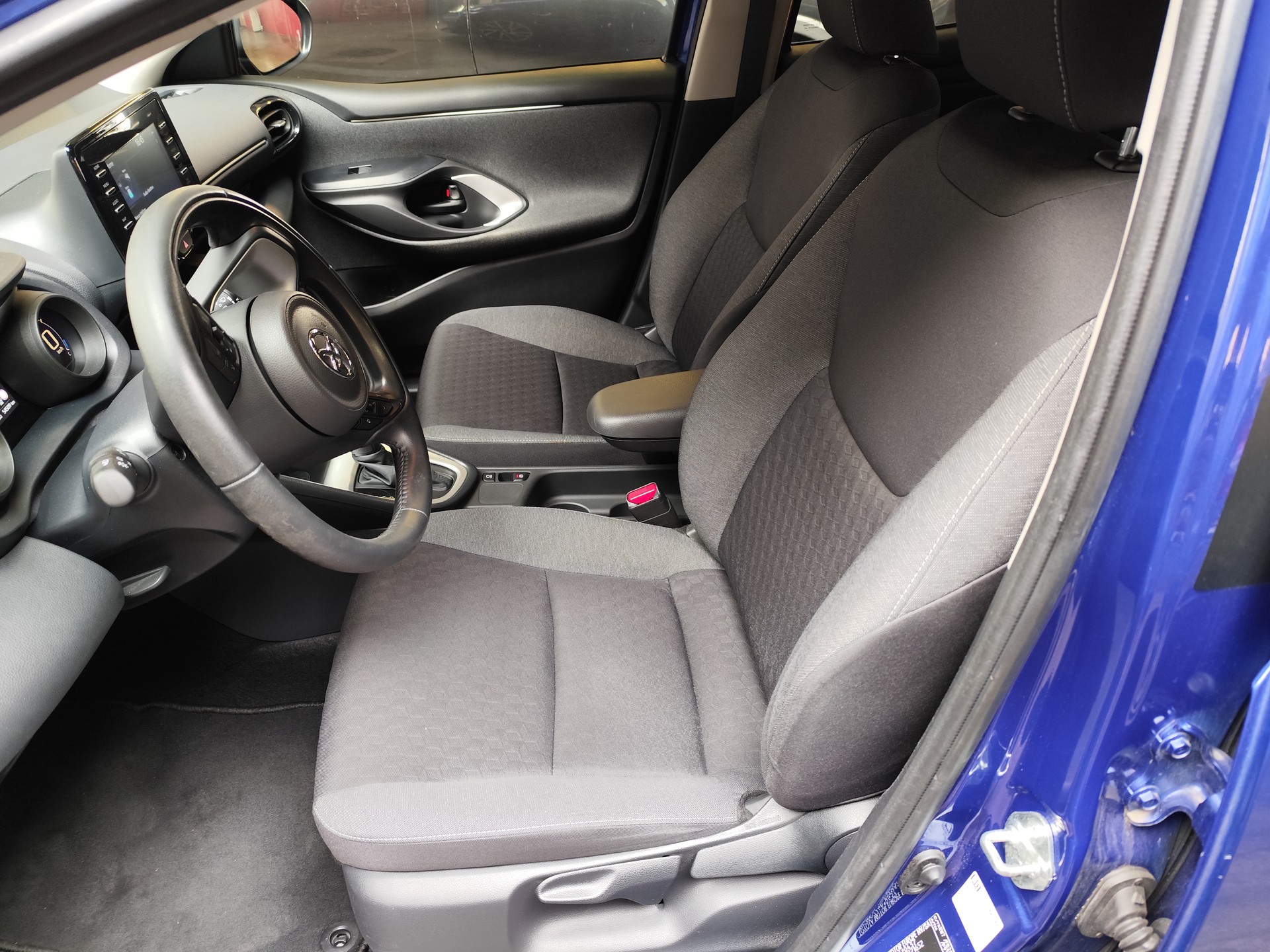 TOYOTA Yaris 1.5 Trend e-CVT-image-6