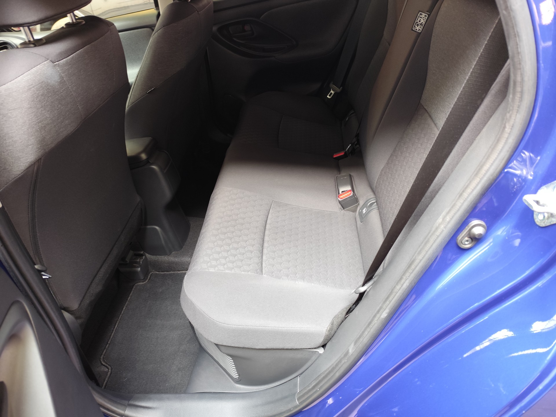 TOYOTA Yaris 1.5 Trend e-CVT-image-7