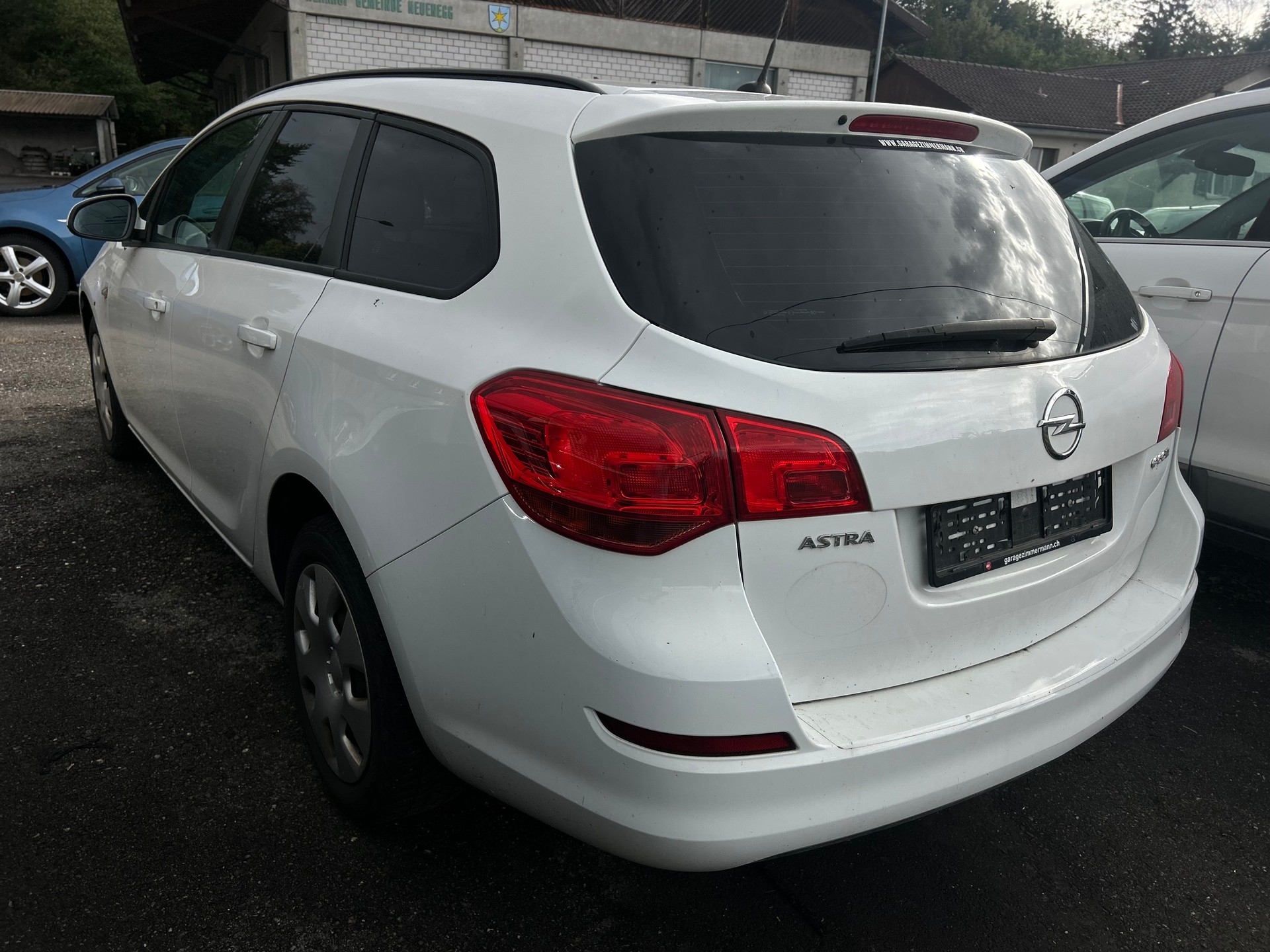 OPEL Astra SportsTourer 1.4i 16V Anniversary Edition-image-3