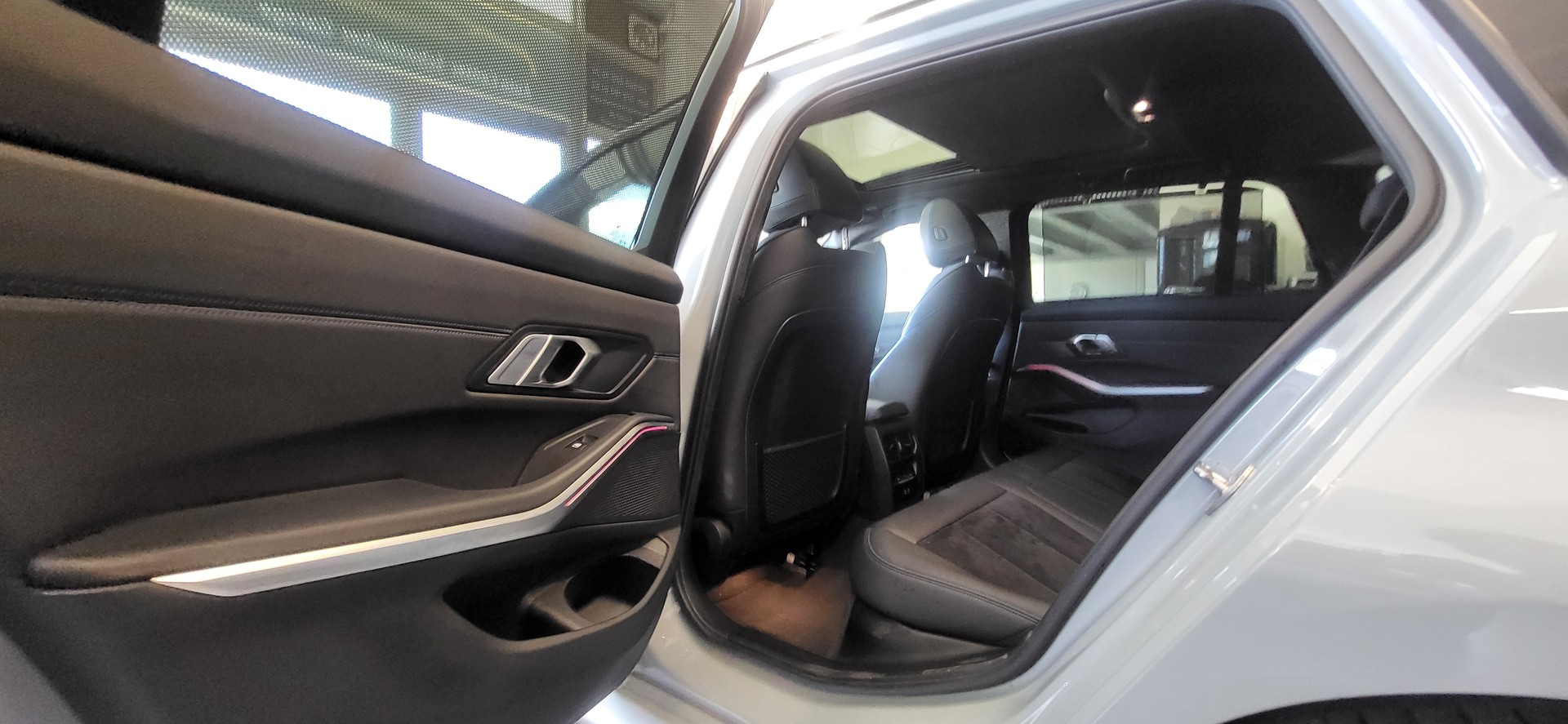 BMW 320d xDrive 48V Touring Steptronic-image-7