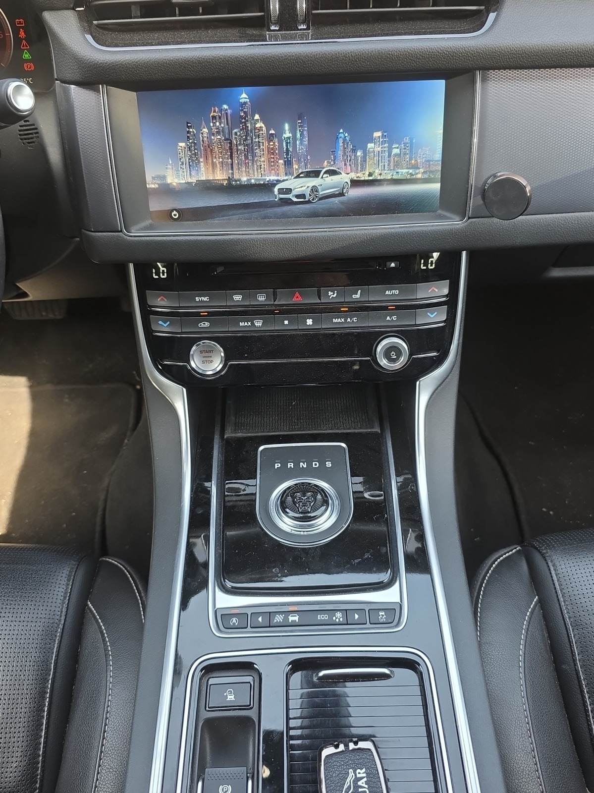 JAGUAR XF 20d Pure AWD Automatic-image-11