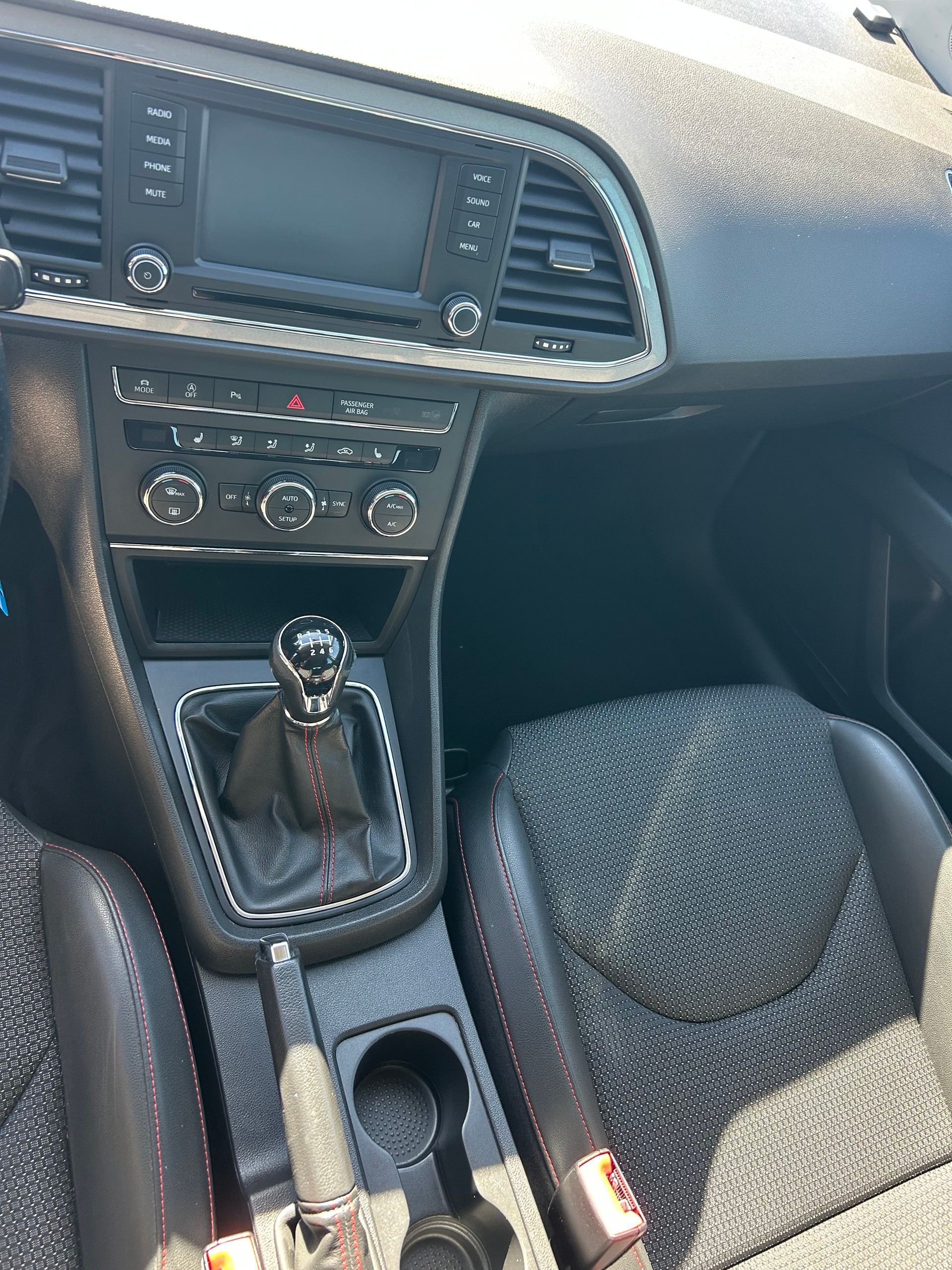 SEAT Leon ST 1.4 TSI FR-image-12