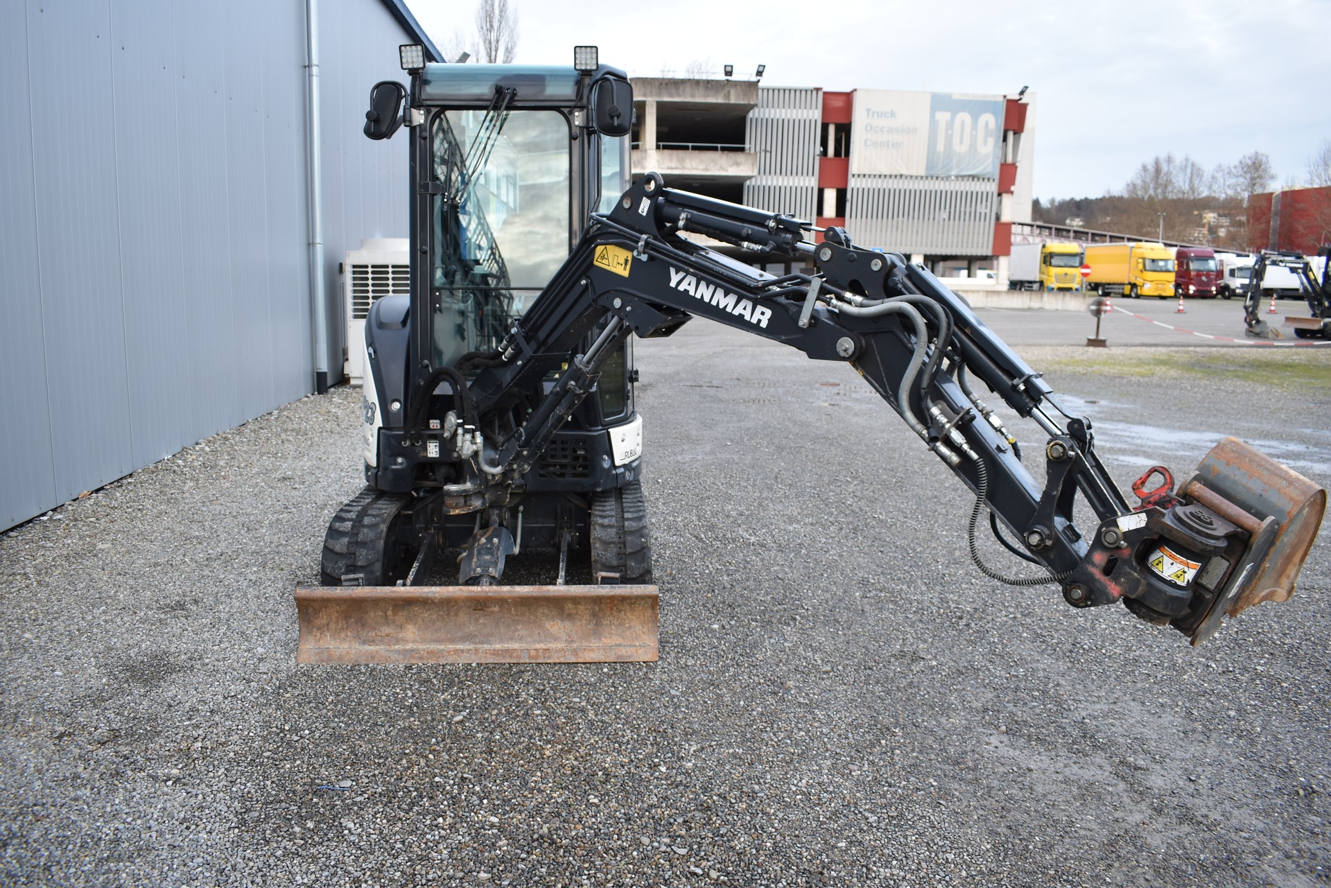 AC Yanmar VIO 23-6 Mini-Bagger-image-2