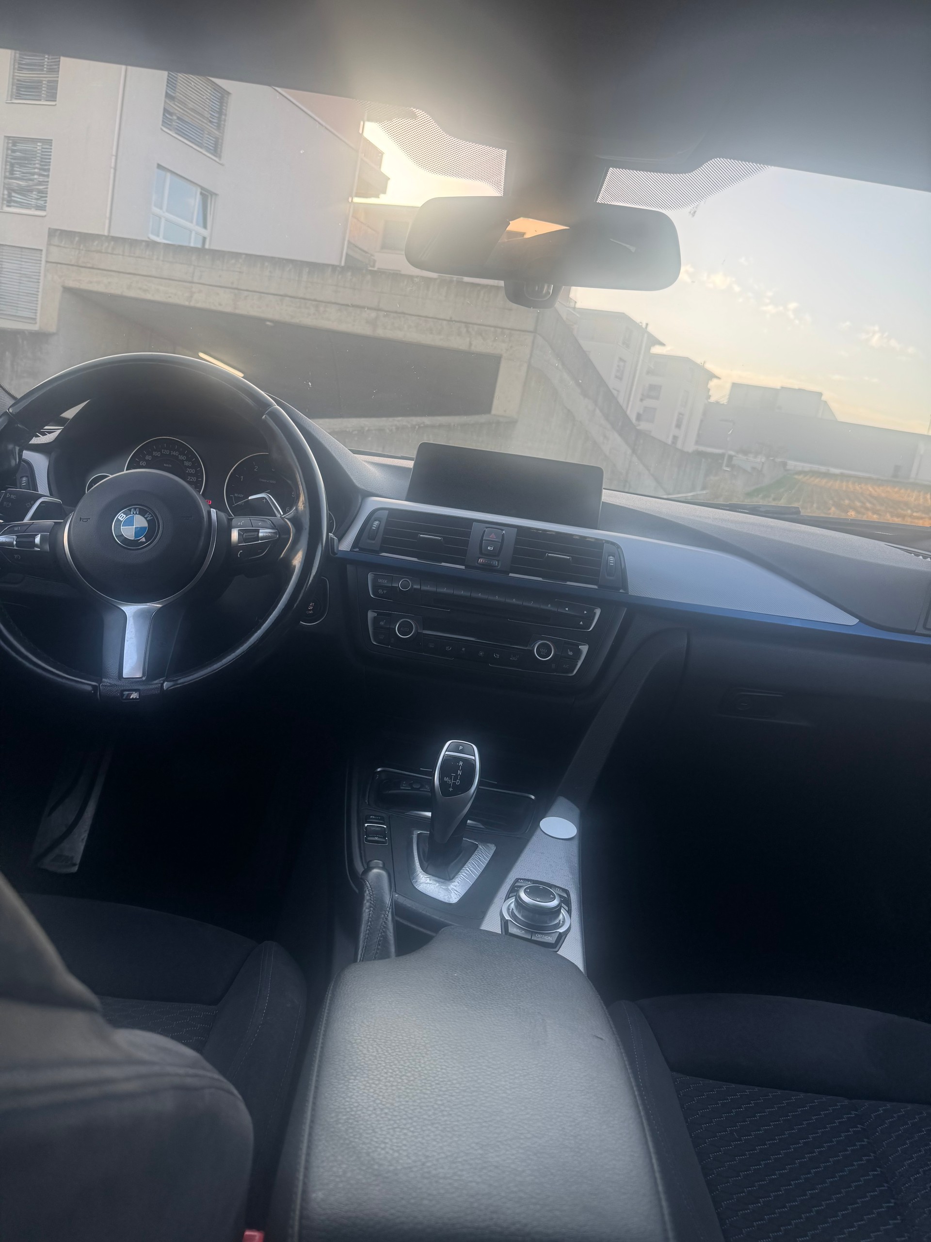BMW 320d Touring Steptronic-image-12