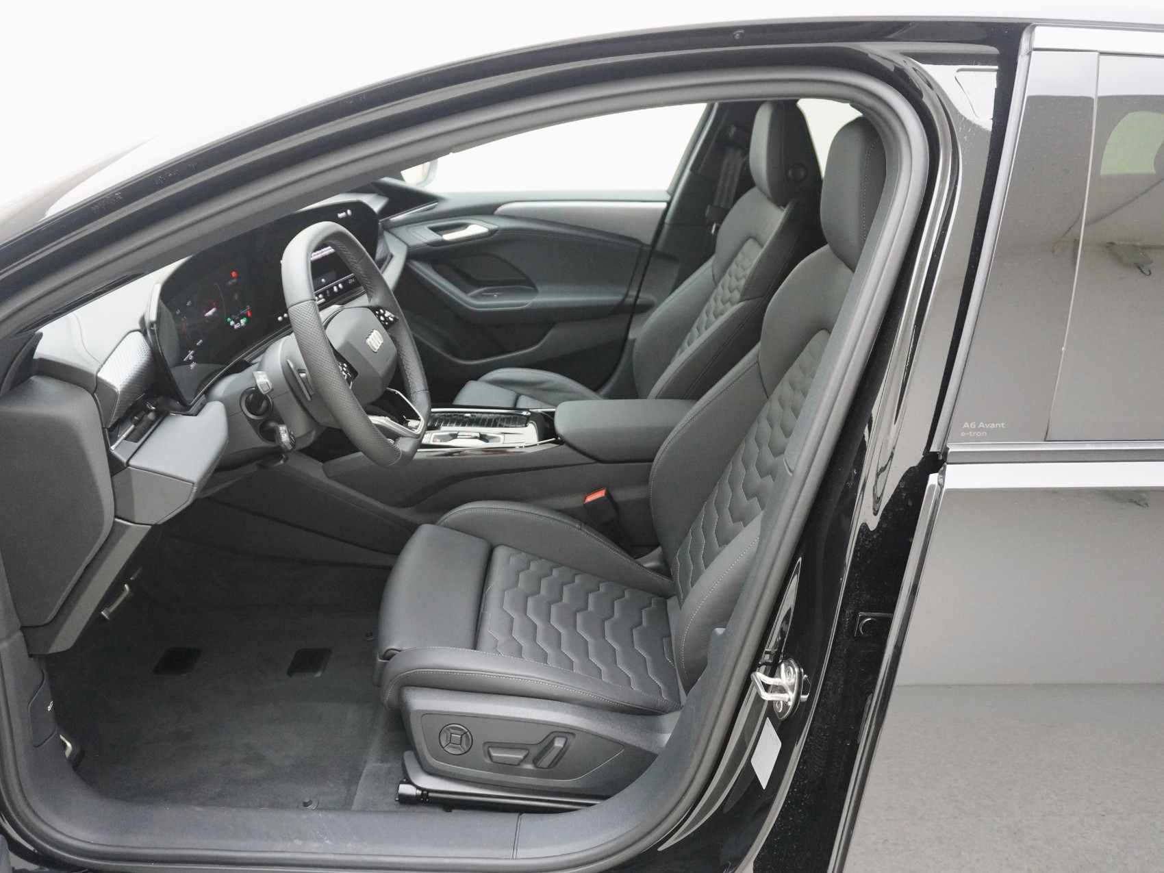 AUDI A6 e-tron Avant Performance S line-image-8