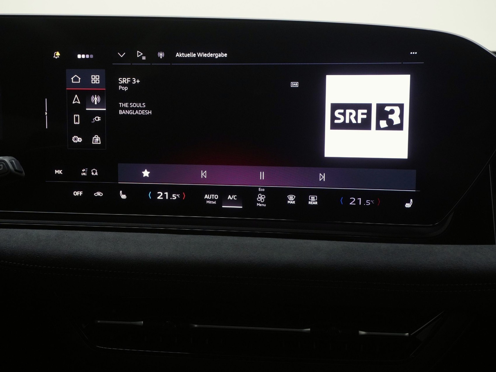 AUDI A6 e-tron Avant Performance S line-image-11
