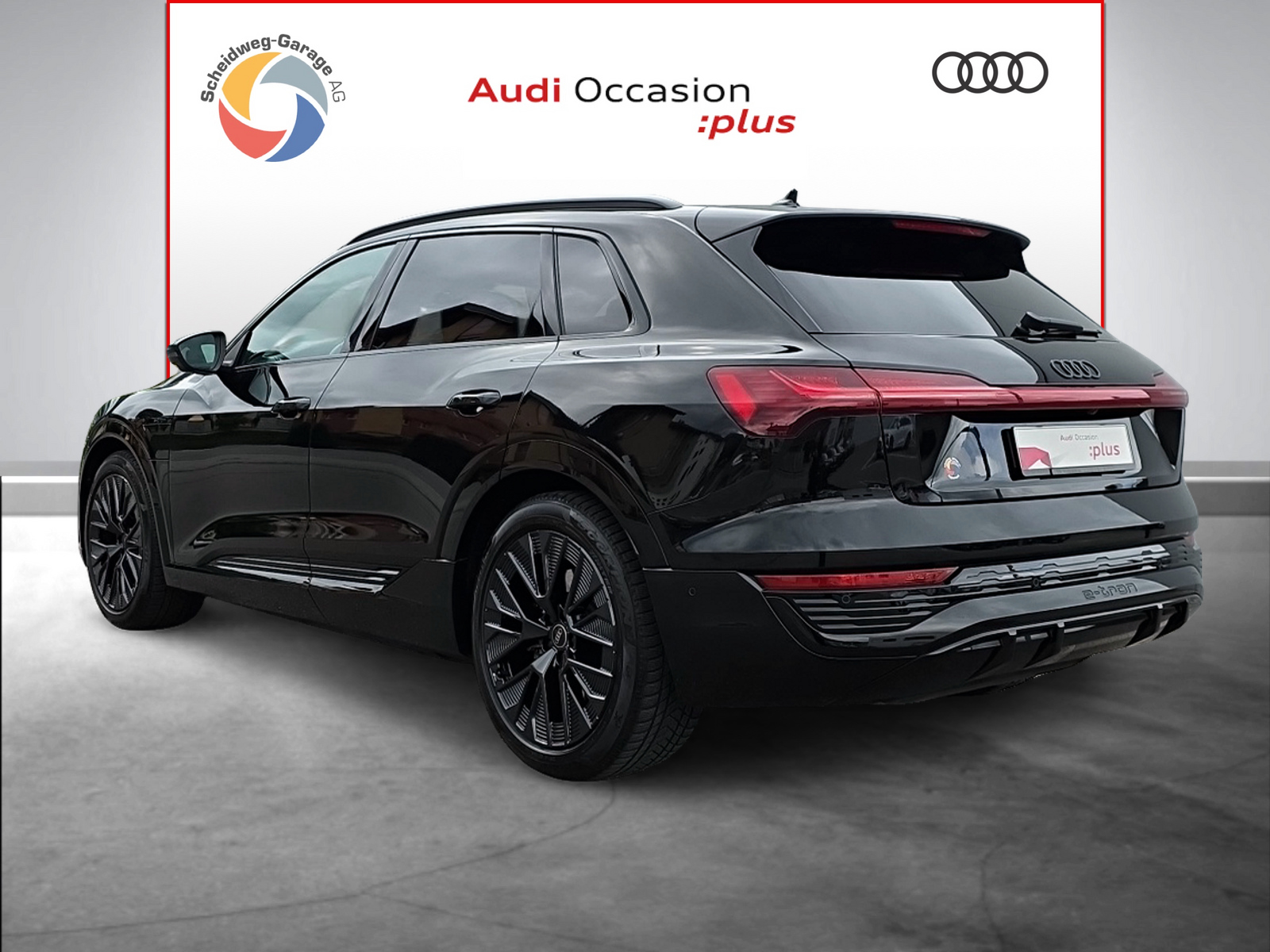 AUDI Q8 55 e-tron S line quattro-image-12