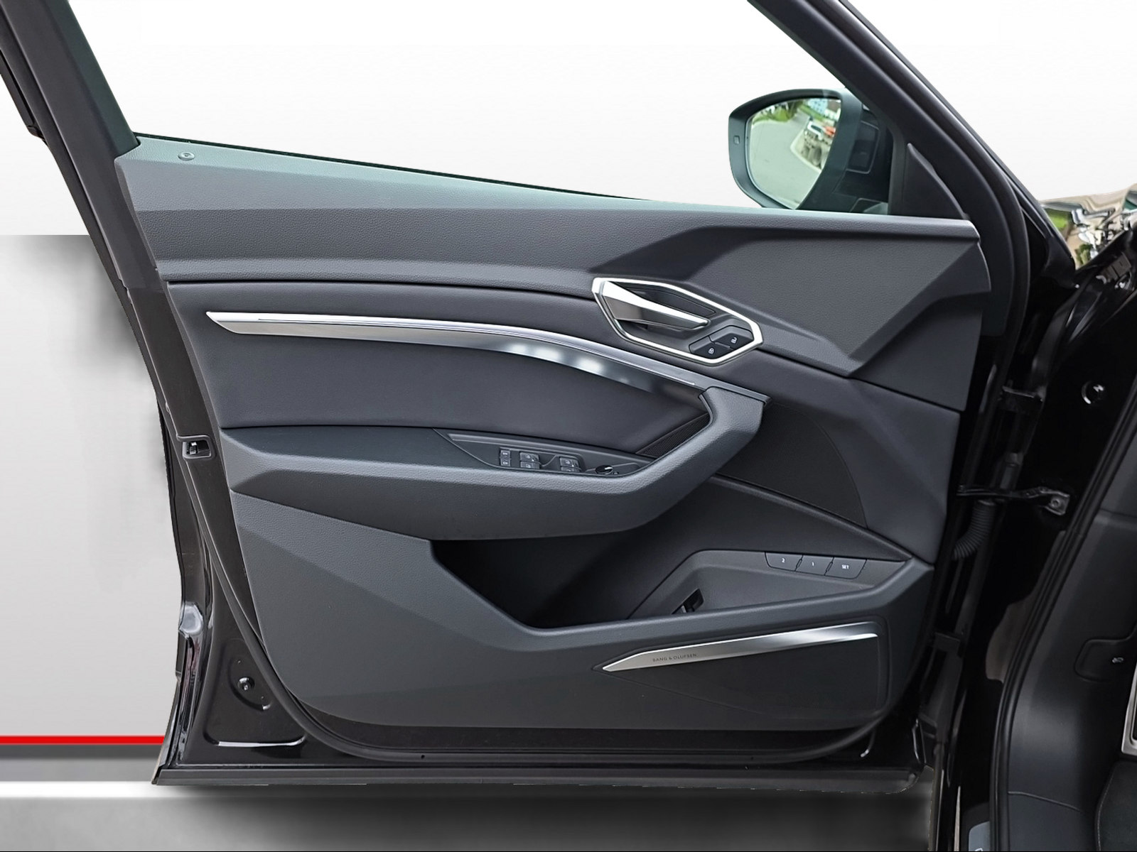 AUDI Q8 55 e-tron S line quattro-image-9