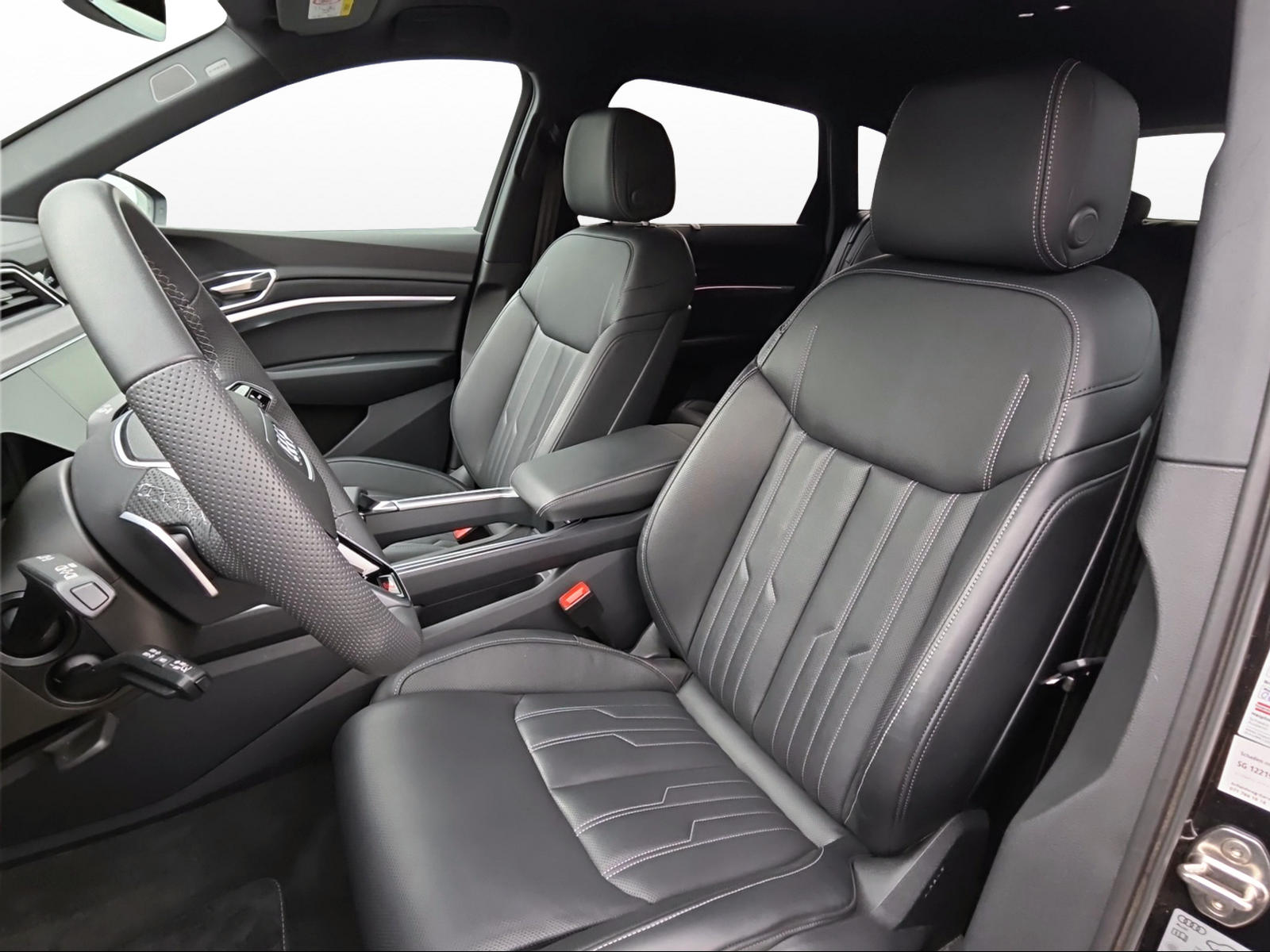 AUDI Q8 55 e-tron S line quattro-image-7