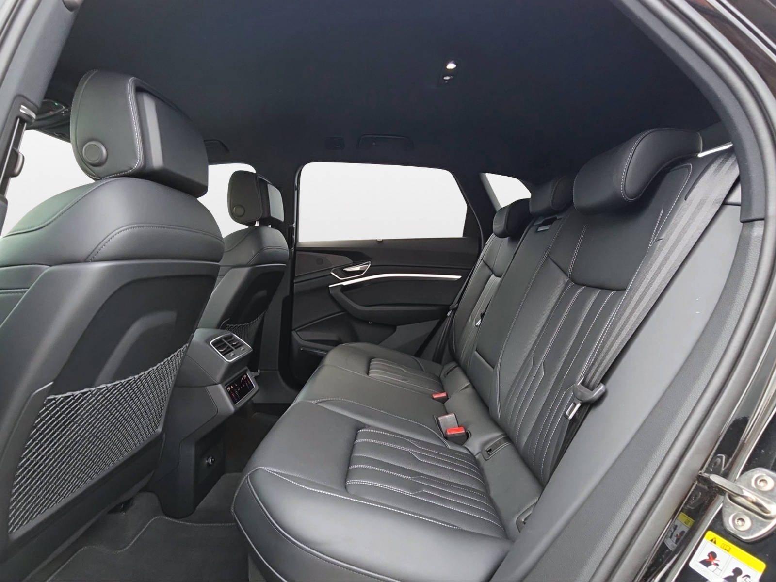 AUDI Q8 55 e-tron S line quattro-image-10