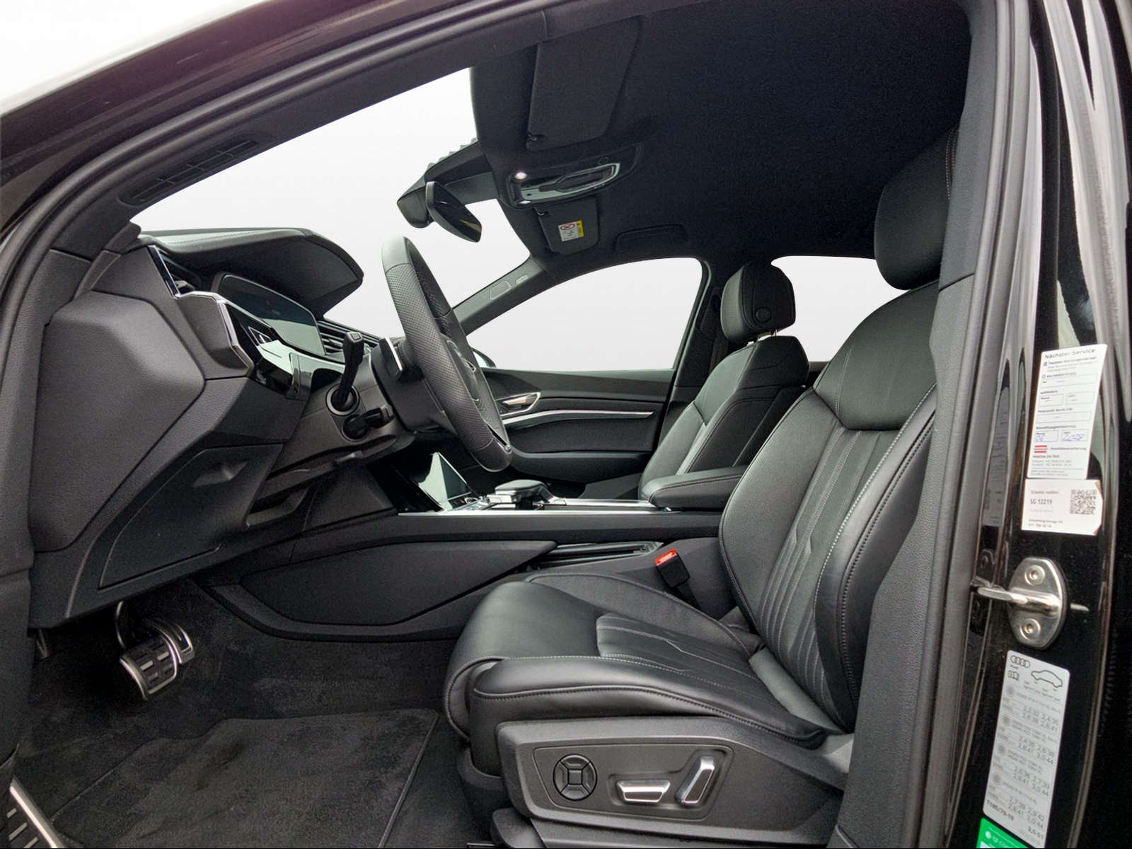 AUDI Q8 55 e-tron S line quattro-image-6