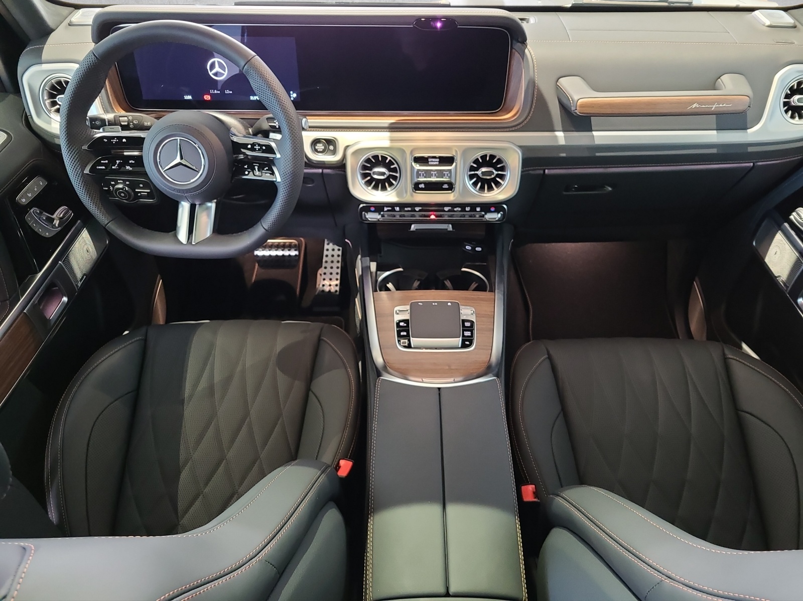 MERCEDES-BENZ G 450 d AMG Line W465-showroom-element-3