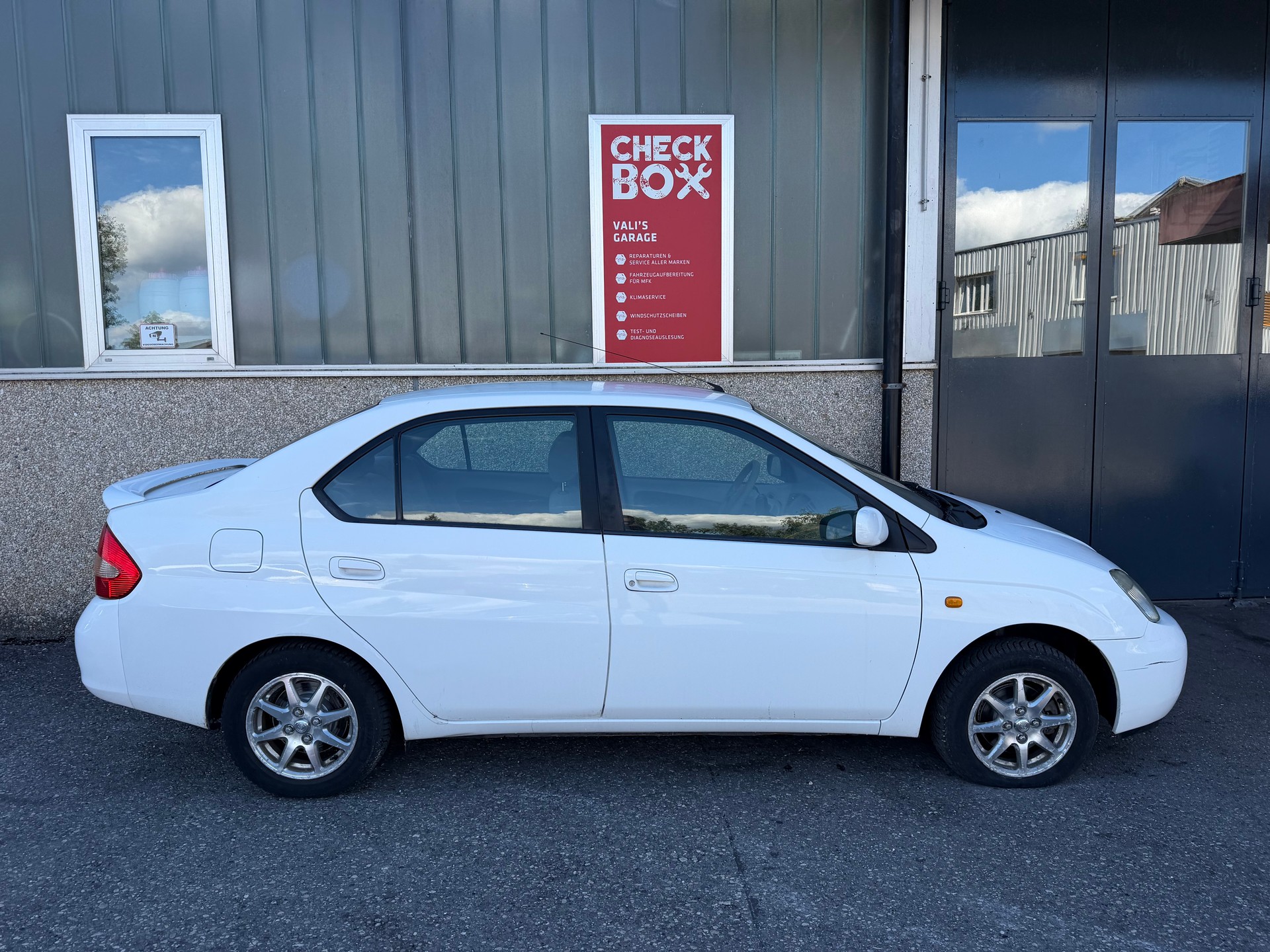 TOYOTA Prius 1.5 16V Hybrid-image-4