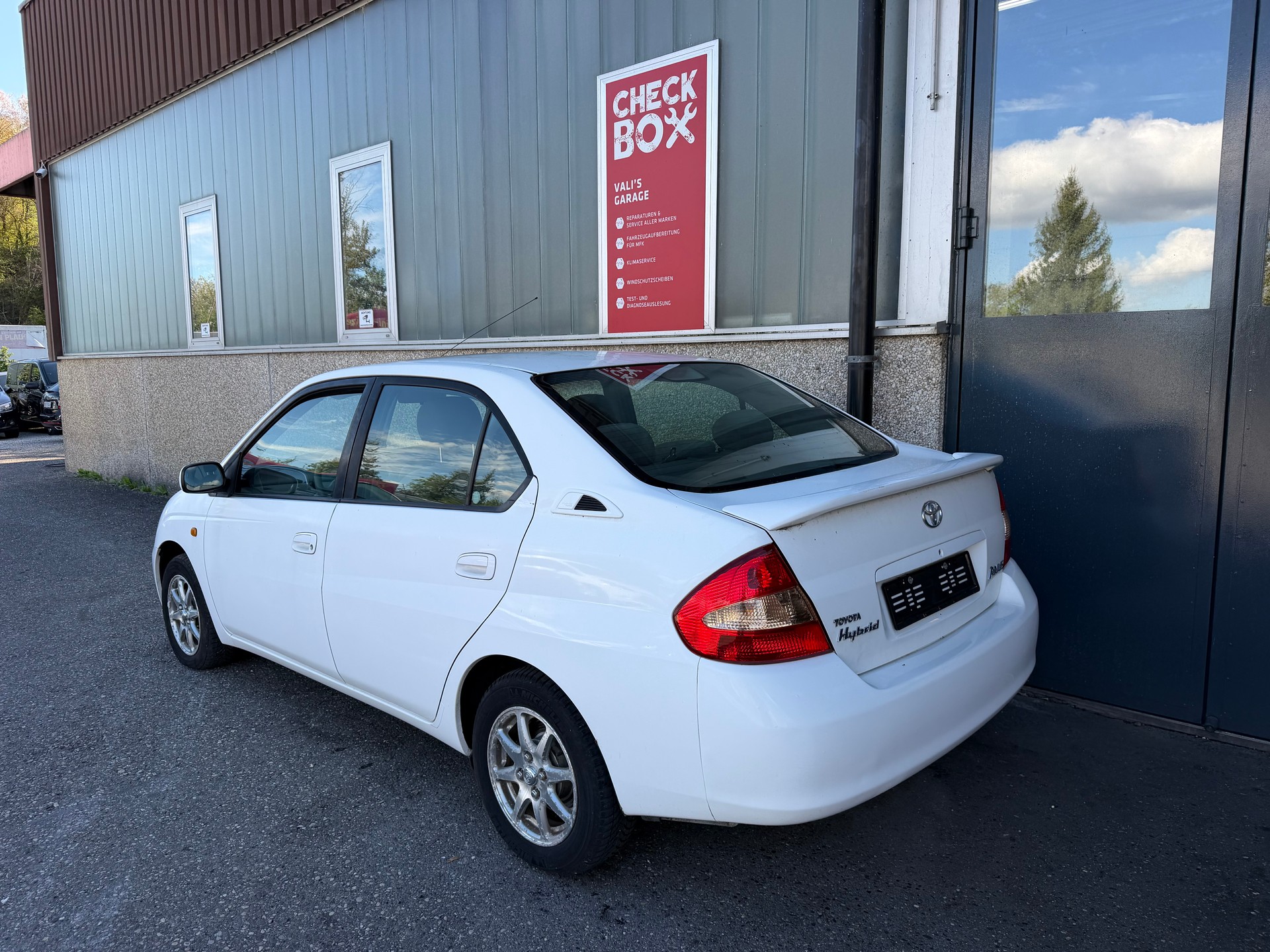 TOYOTA Prius 1.5 16V Hybrid-image-2