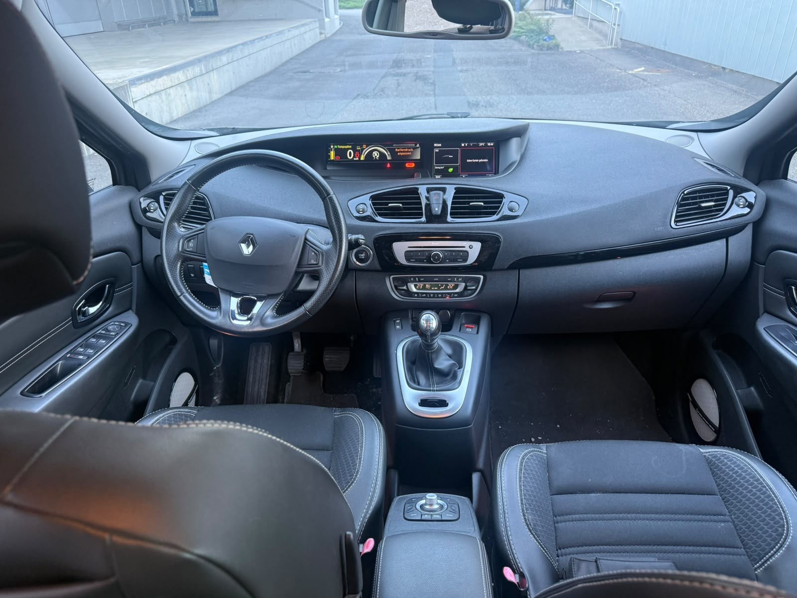 RENAULT 1.2 TCe 130 Swiss Ed. S/S 7P-image-3