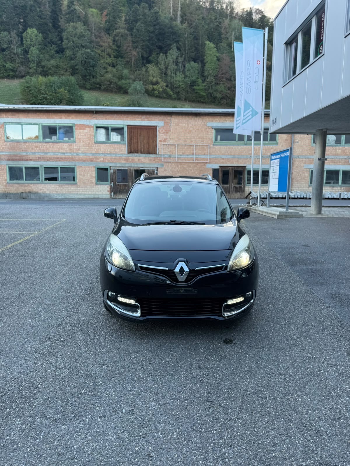 RENAULT 1.2 TCe 130 Swiss Ed. S/S 7P-image-0