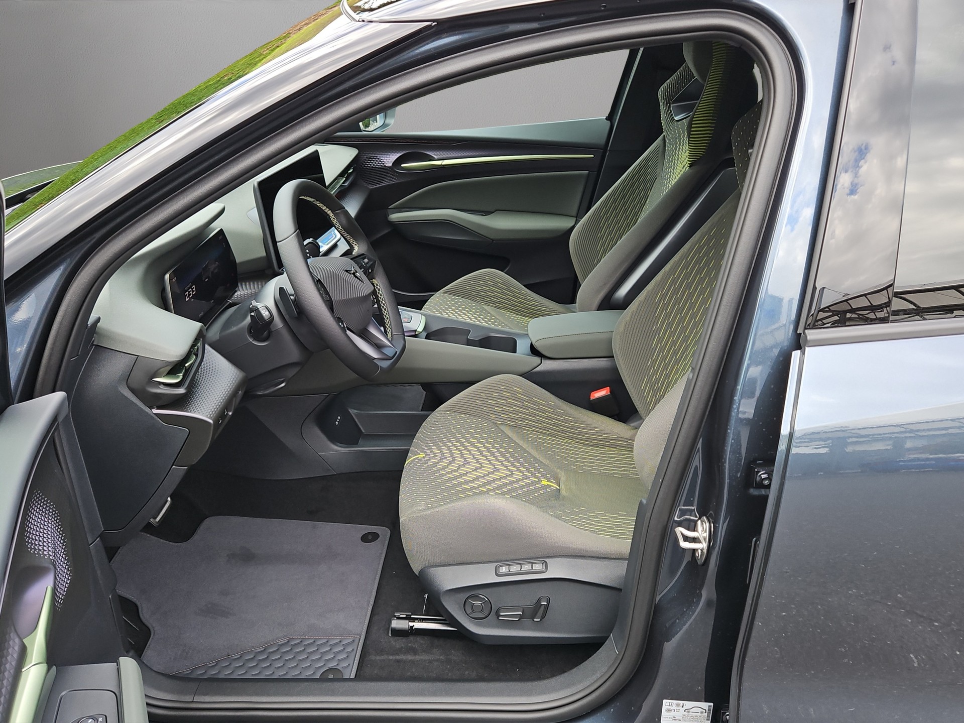 CUPRA Raval 52 kWh VZ Extreme Launch Edition-image-4