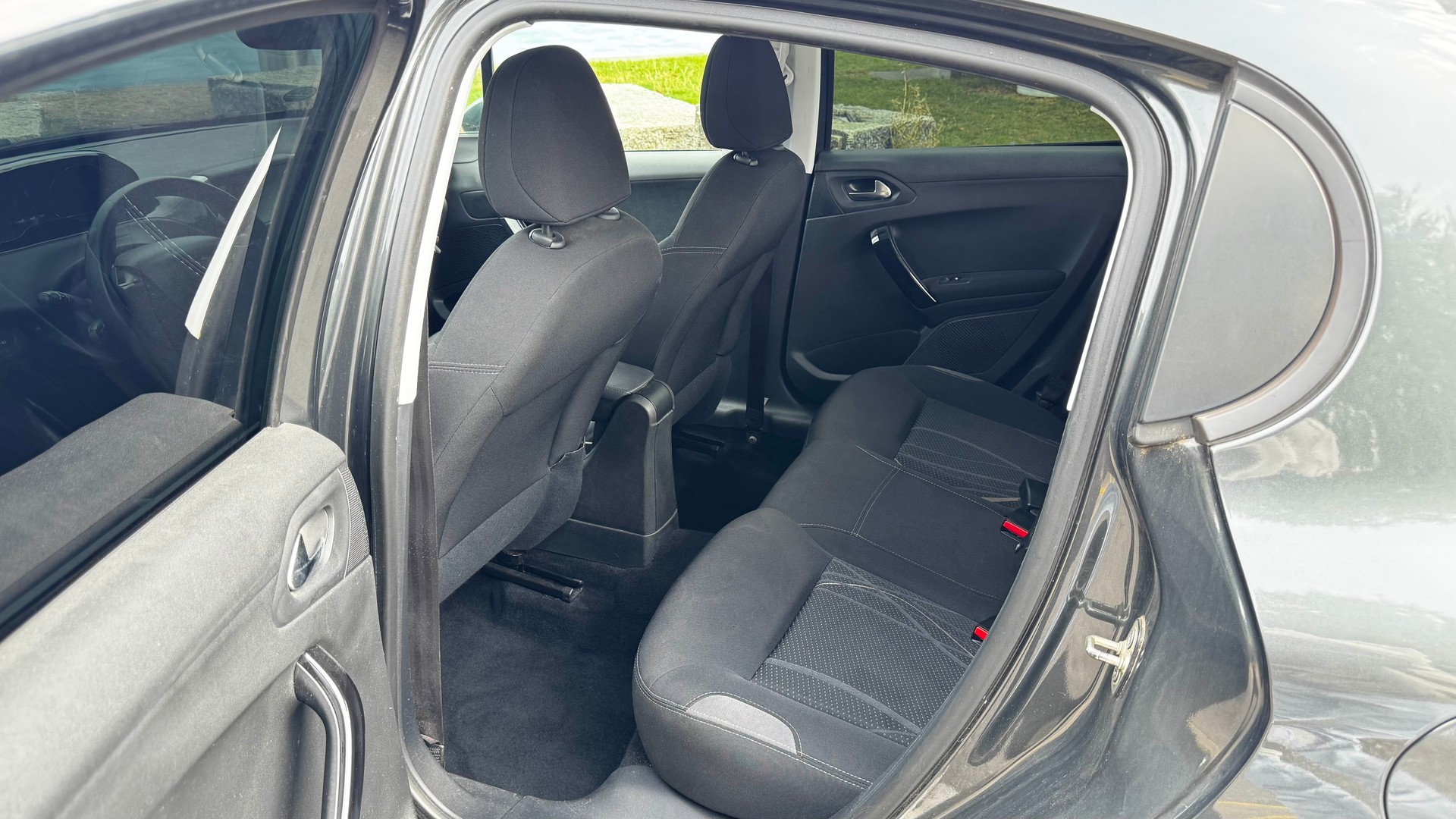 PEUGEOT 1.2 VTi Intuitive-image-3