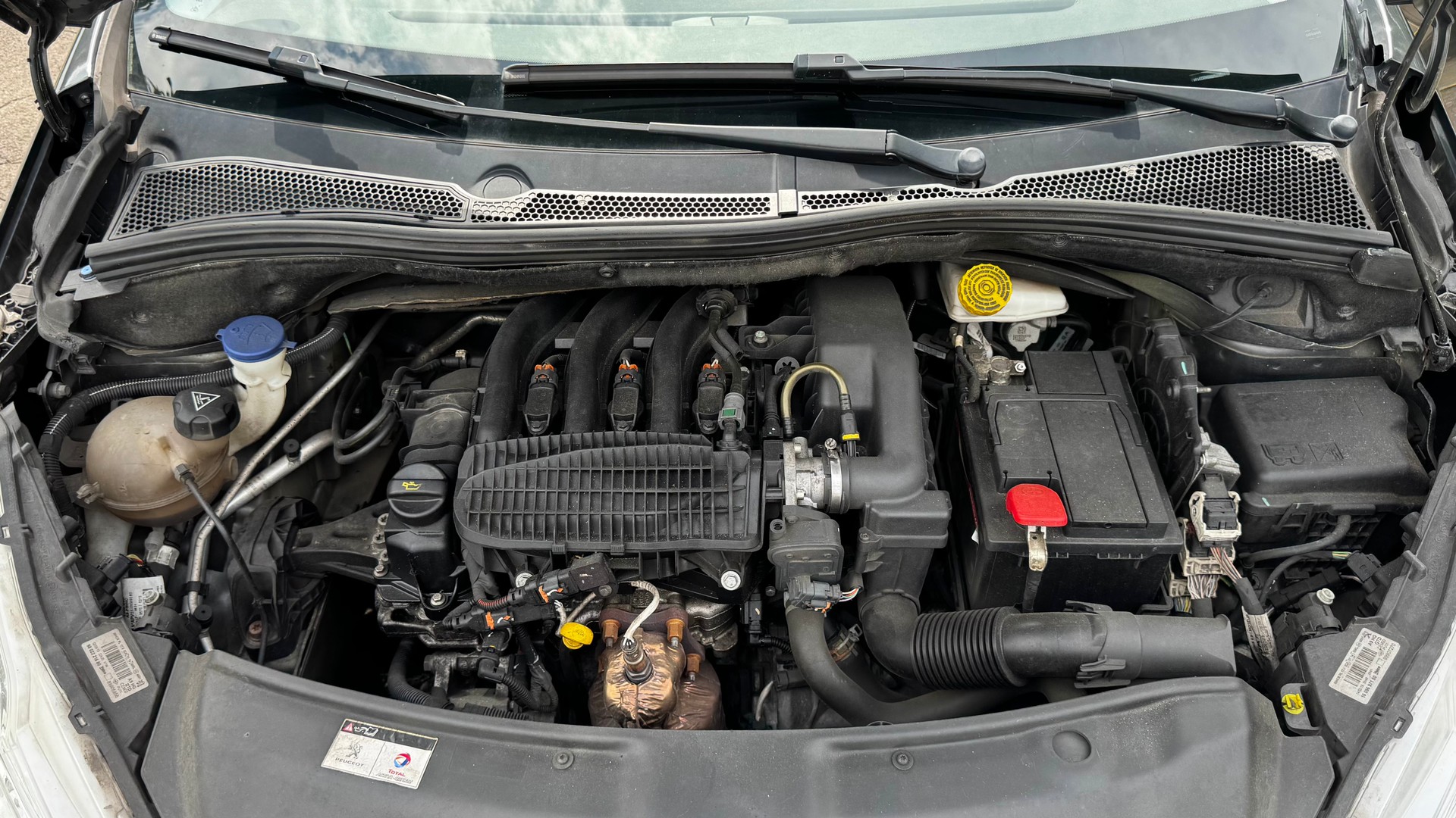 PEUGEOT 1.2 VTi Intuitive-image-5