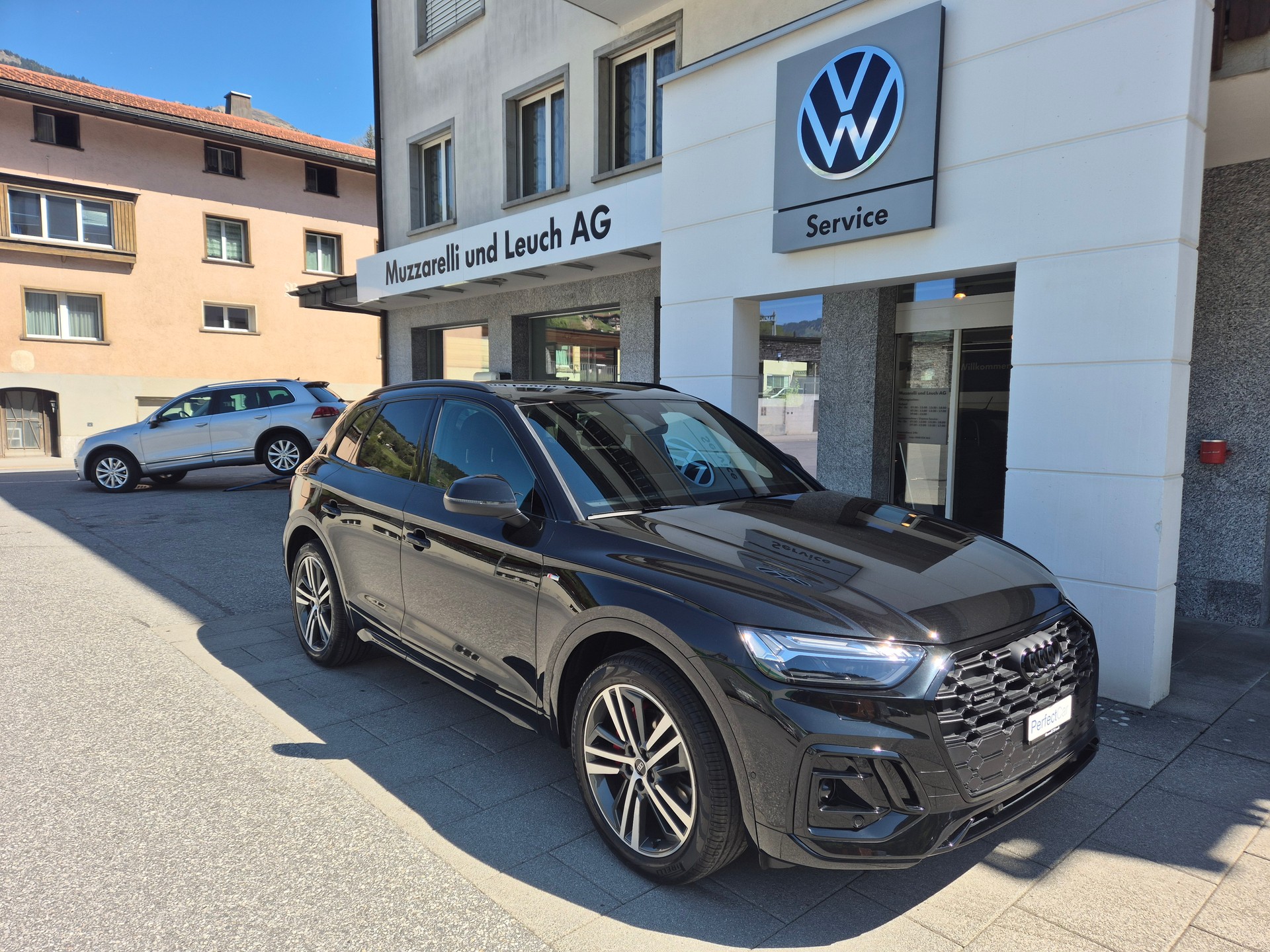 AUDI Q5 40 TDI Black Edition quattro S-tronic-image-1