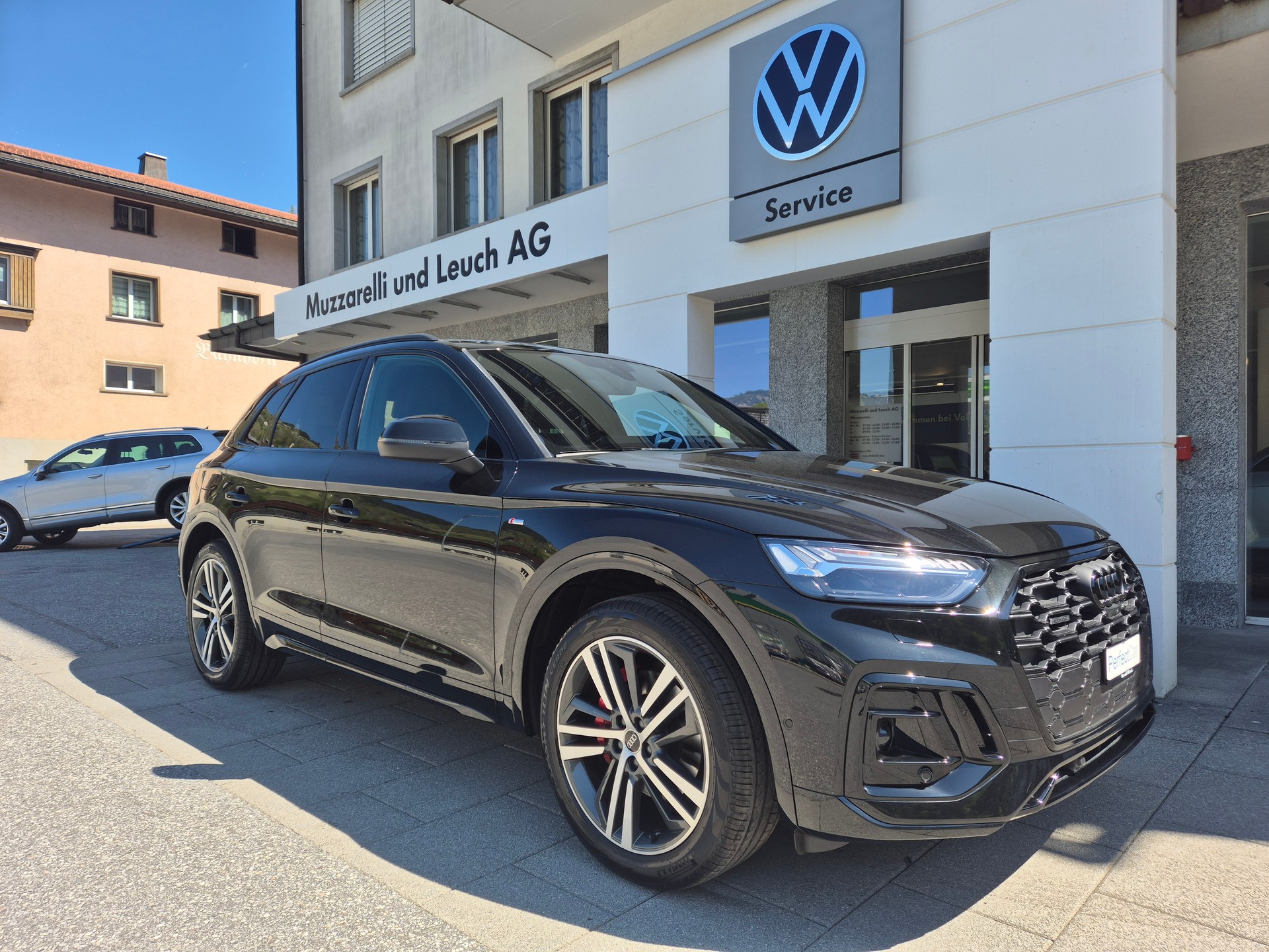 AUDI Q5 40 TDI Black Edition quattro S-tronic-image-0